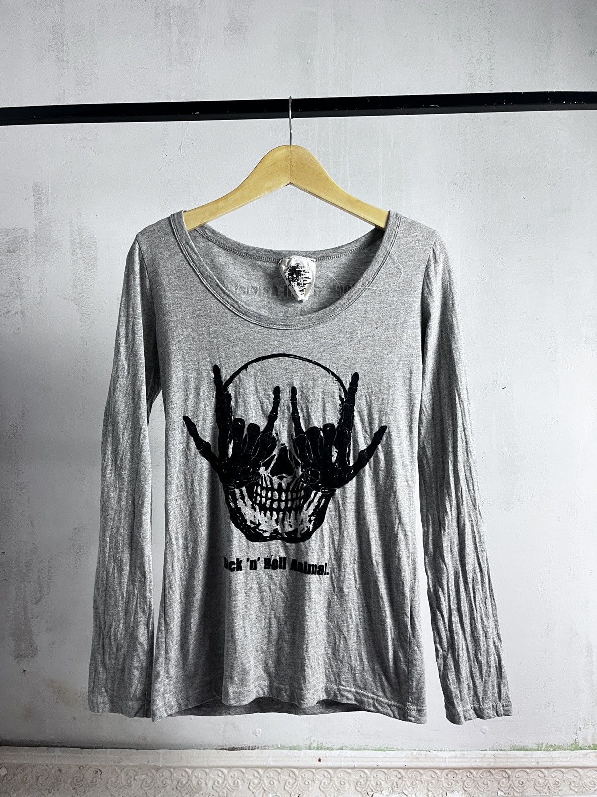 L.G.B. ルグランブルー Le Grande Bleu スカルパッチ長袖 Le Grande Bleu (L.G.B.) L.G.B dark grey graphic long sleeve | Grailed