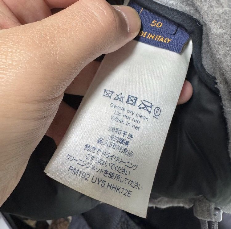 Louis Vuitton Louis Vuitton Show Full Print Embossed Gray Logo Down Jacket Size US M / EU 48-50 / 2 - 4 Thumbnail