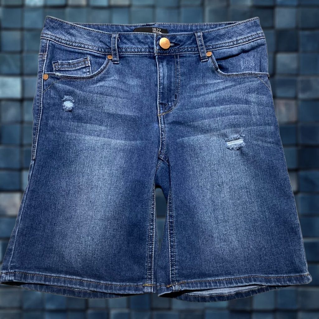 Vintage 1822 Denim Bermuda Shorts Women's Blue Denim 8" Inseam Mid Rise 4 5-Pocket Button Front Casual Travel Size 27" / US 4 / IT 40 - 1 Thumbnail