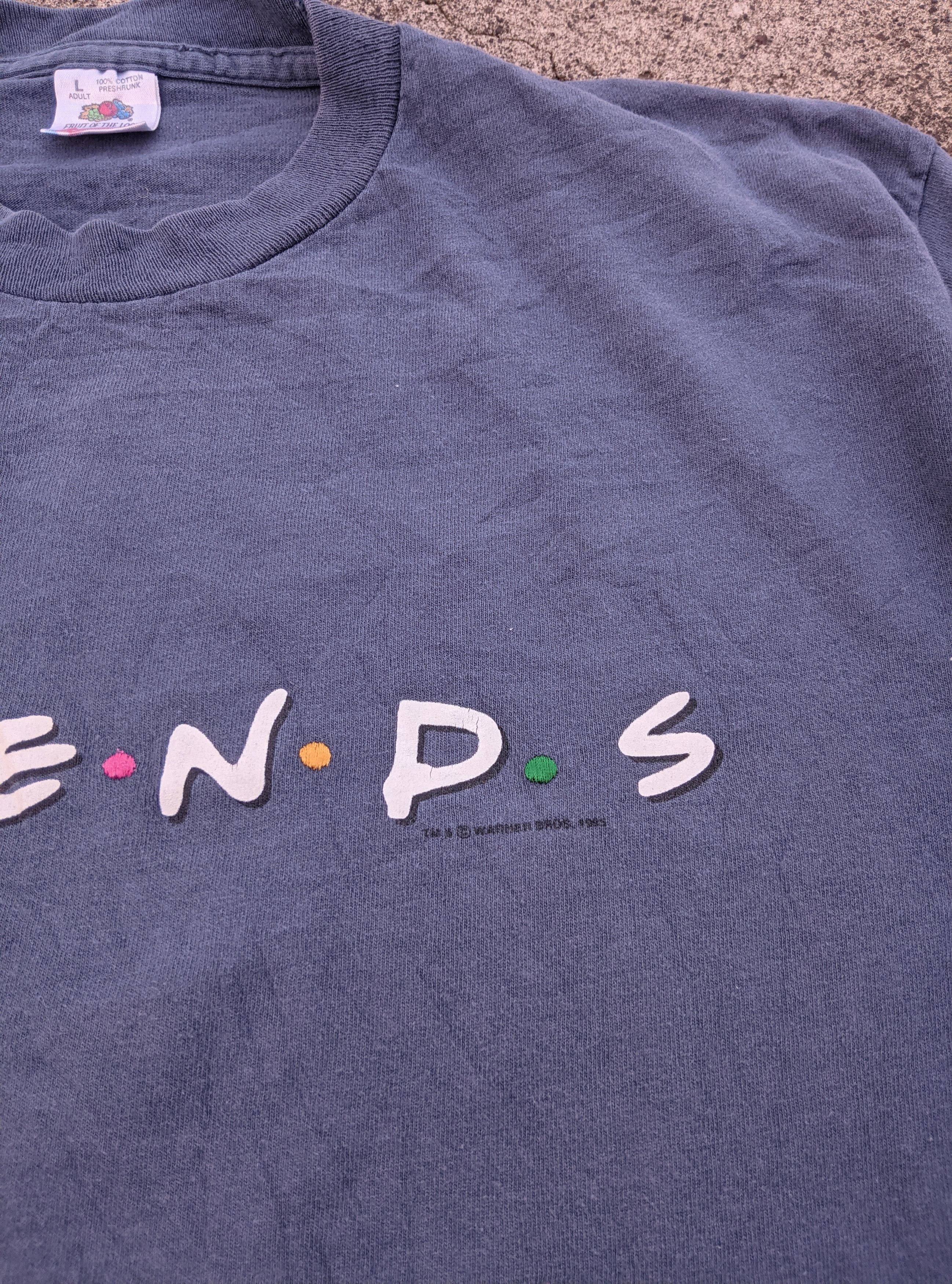 Vintage Vintage 1995 Friends tv show t shirt Size US L / EU 52-54 / 3 - 4 Thumbnail