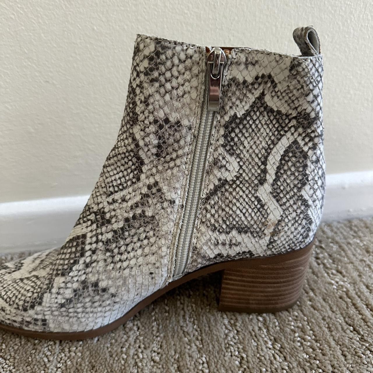 Franco Sarto Franco Sarto pointed toe snake skin boots Size US 7.5 / IT 37.5 - 3 Thumbnail