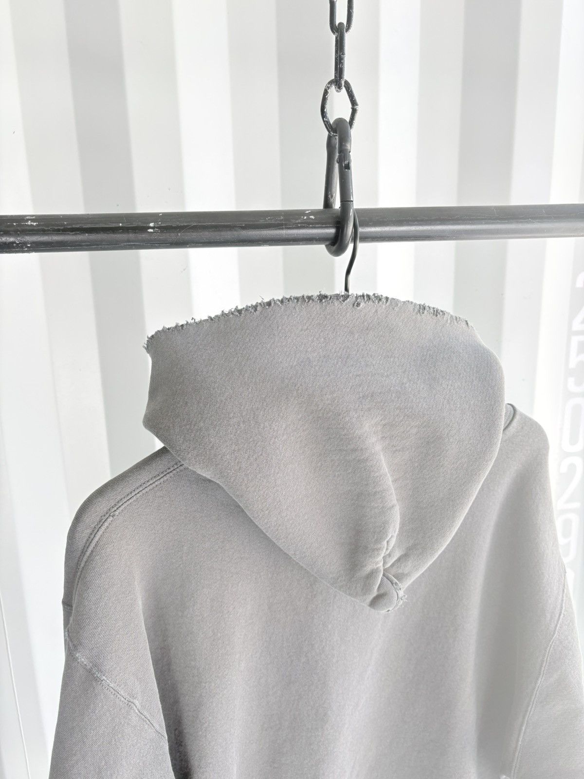 Nike Vintage Nike Center Logo Boxy Thrashed Sun Faded Hoodie ERD Size US XXL / EU 58 / 5 - 7 Thumbnail