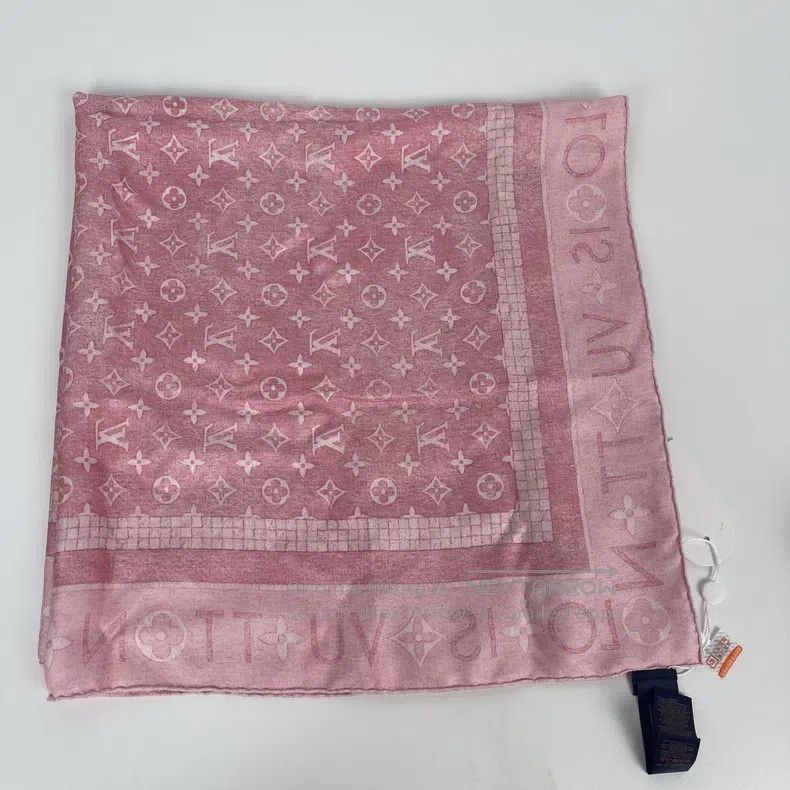 Louis Vuitton Louis Vuitton Mulberry Silk Scarf Size ONE SIZE - 4 Thumbnail