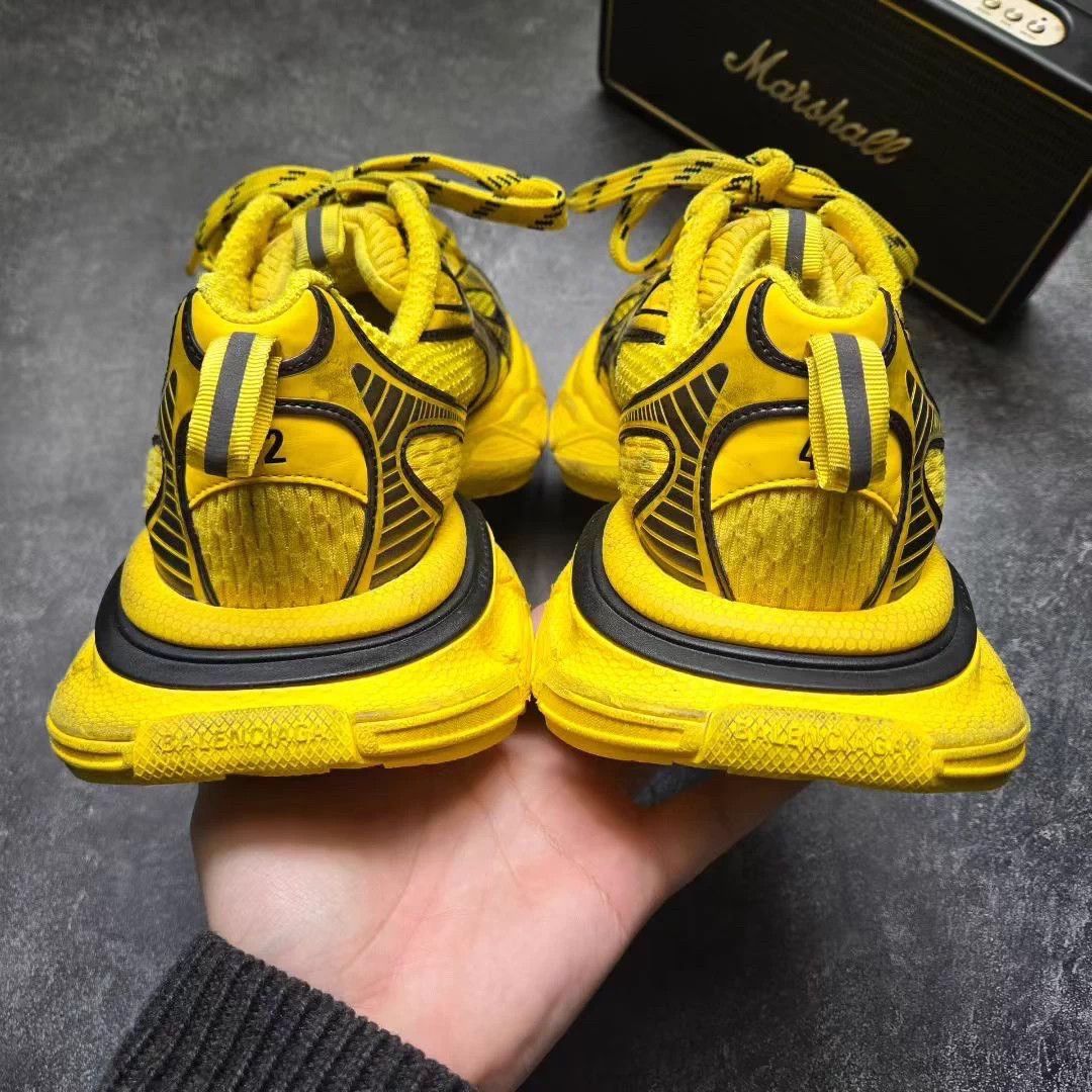 Balenciaga BALENCIAGA 3XL 42 black and yellow worn twice like new Size US 9 / EU 42 - 3 Thumbnail