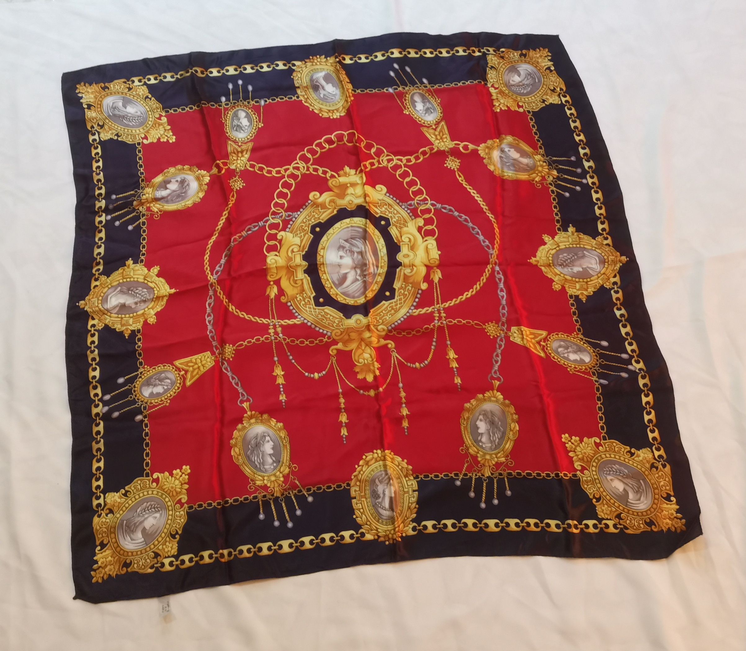 Vintage Rare vintage luxury scarves nice design Size ONE SIZE - 1 Thumbnail