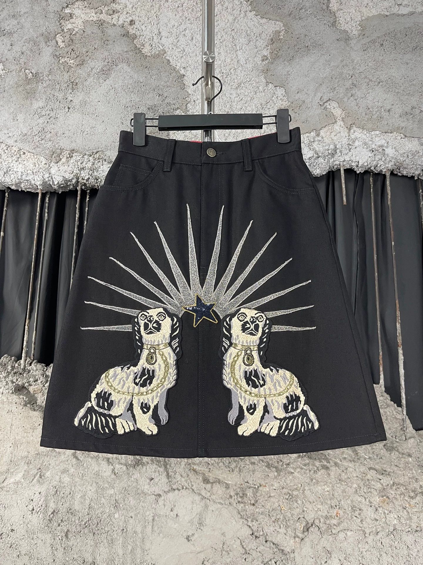 Gucci Gucci Women's Short Skirt Size 38 New Size 26" / US 2 / IT 38 - 1 Thumbnail