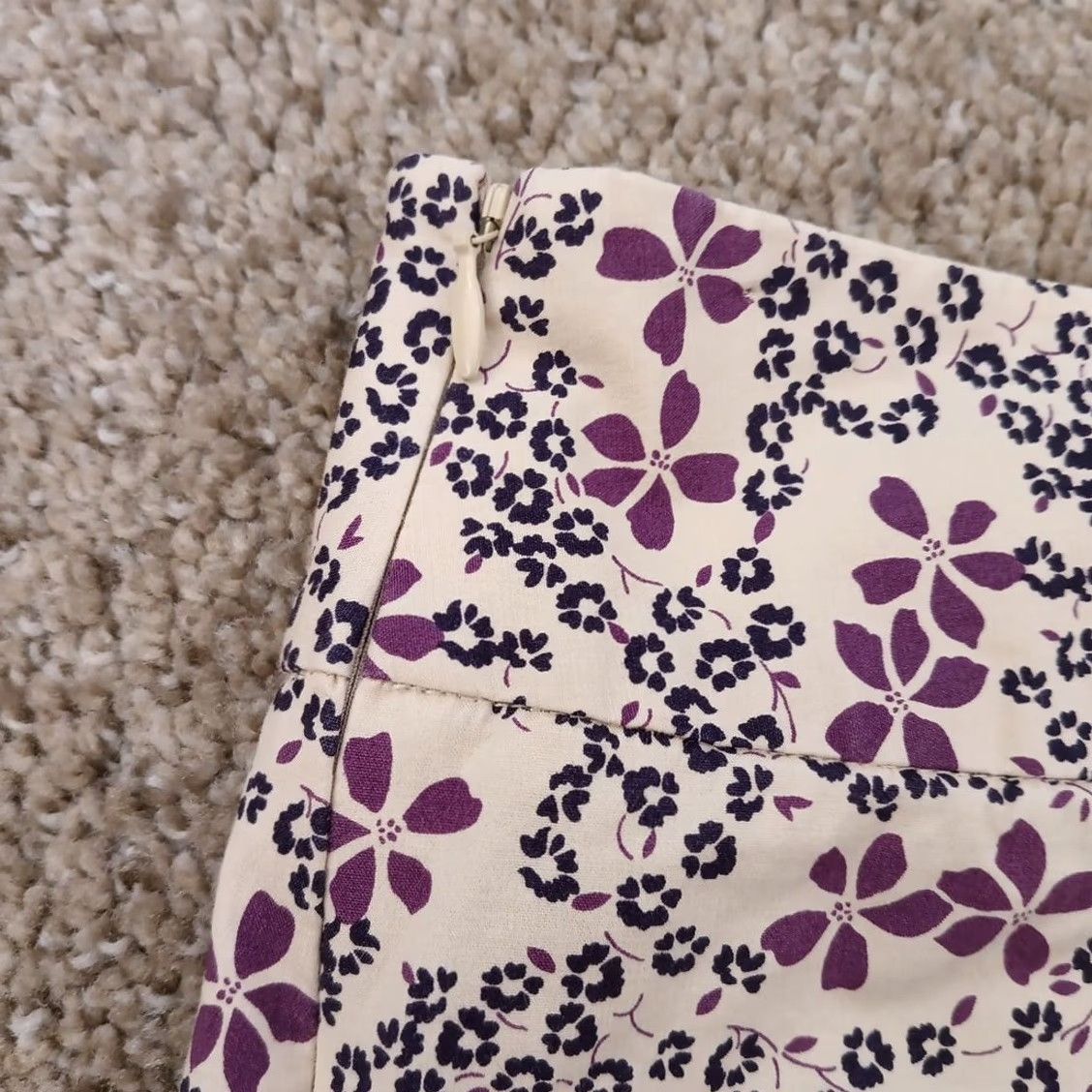 Gap Gap Skirt Women Regular Size 6 Purple Floral Trumpet Knee Length Cotton Blend Stretch Zip = 6? Size 28" / US 6 / IT 42 - 7 Thumbnail