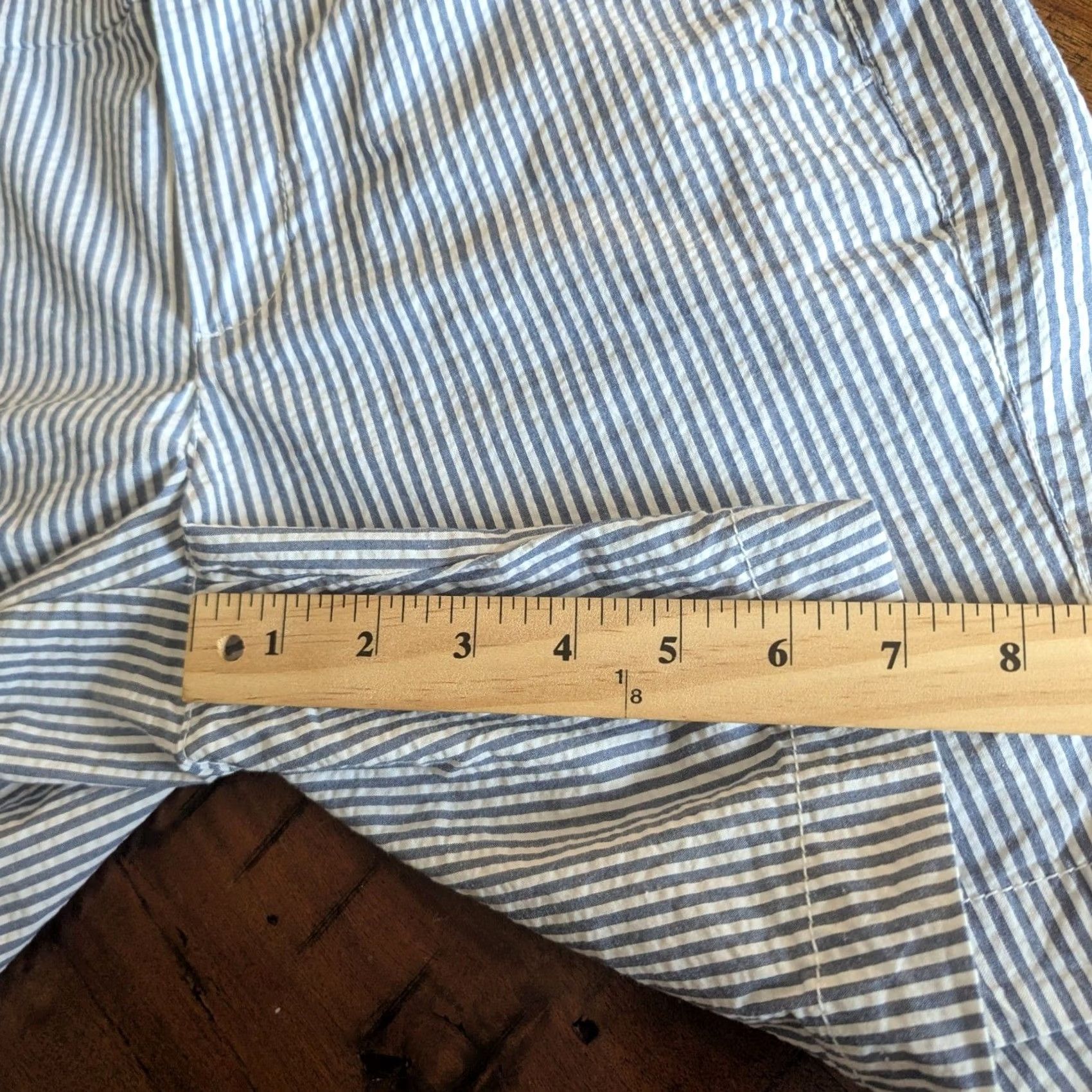 Old Navy VINTAGE? Old Navy Everyday Short Blue White Striped Seersucker Mid-Rise 5" Inseam Size 26" / US 2 / IT 38 - 7 Thumbnail