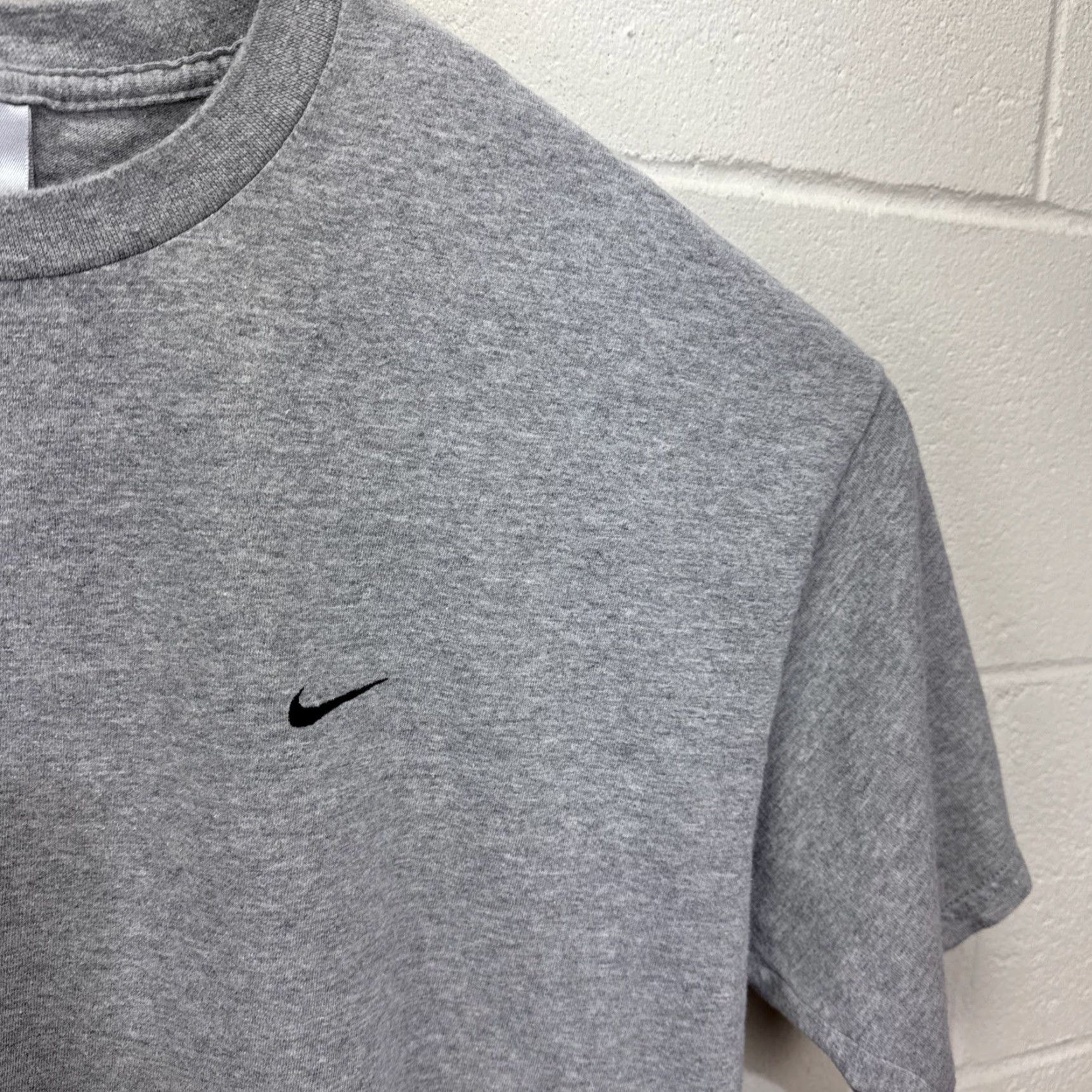 Nike VINTAGE Nike T Shirt Grey XL Short Sleeve Embroidered 90s Sports Mens Size US XL / EU 56 / 4 - 6 Thumbnail
