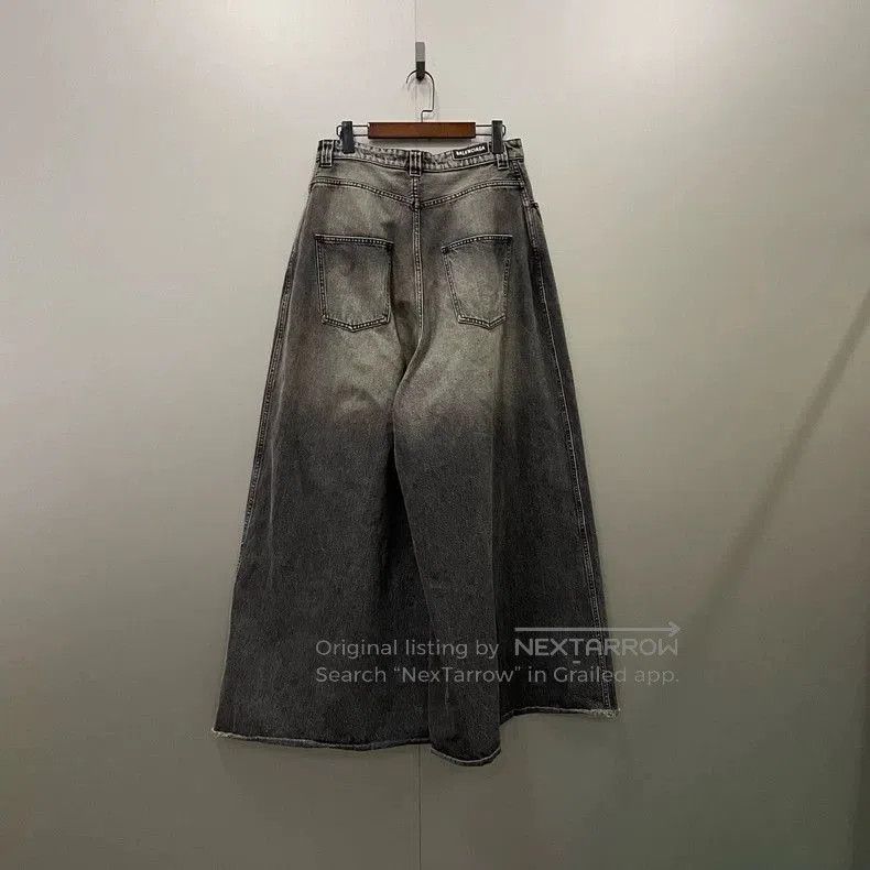 Balenciaga Balenciaga Wide-Leg Washed Denim Jeans. Size US 29 - 2 Thumbnail