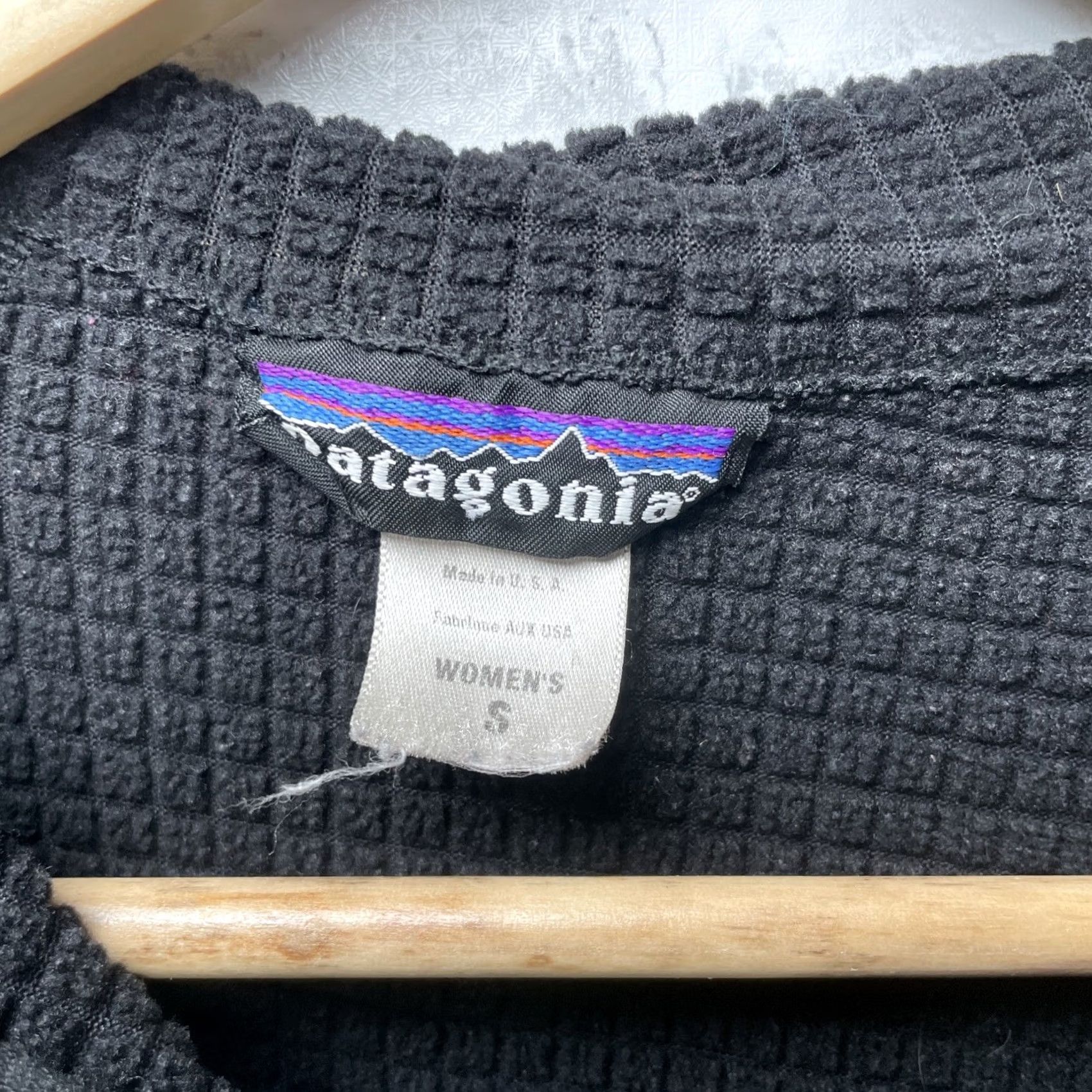 Patagonia VINTAGE Patagonia Black Athletic Half Zip Pullover Jacket Womens Size S USA Jacket Womens S Black USA Athletic Size S / US 4 / IT 40 - 2 Thumbnail