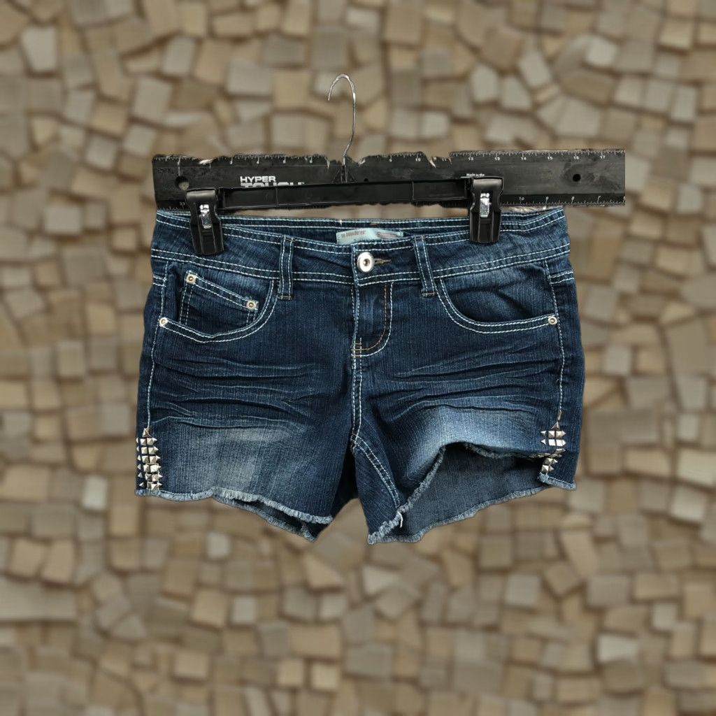 Vintage No Boundaries Cut-Off Shorts Womens Juniors Size 9 Medium Wash Blue Studded Denim Casual 5-Pocket Front Flat Front Regular Rise 4 in Cotton Jeans Size 30" / US 8 / IT 44 - 1 Thumbnail