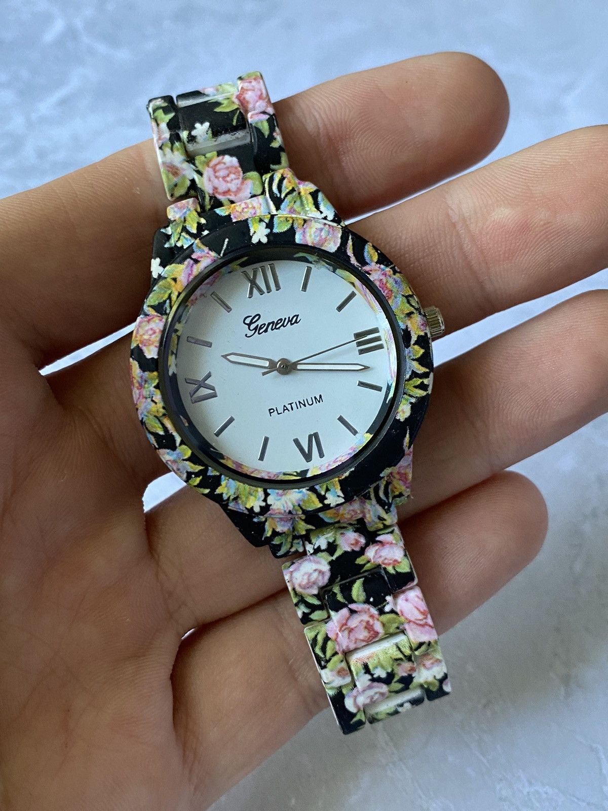 Geneva × Jewelry × Vintage Geneva Platinum Women’s Watch with Floral Design Size ONE SIZE - 5 Thumbnail