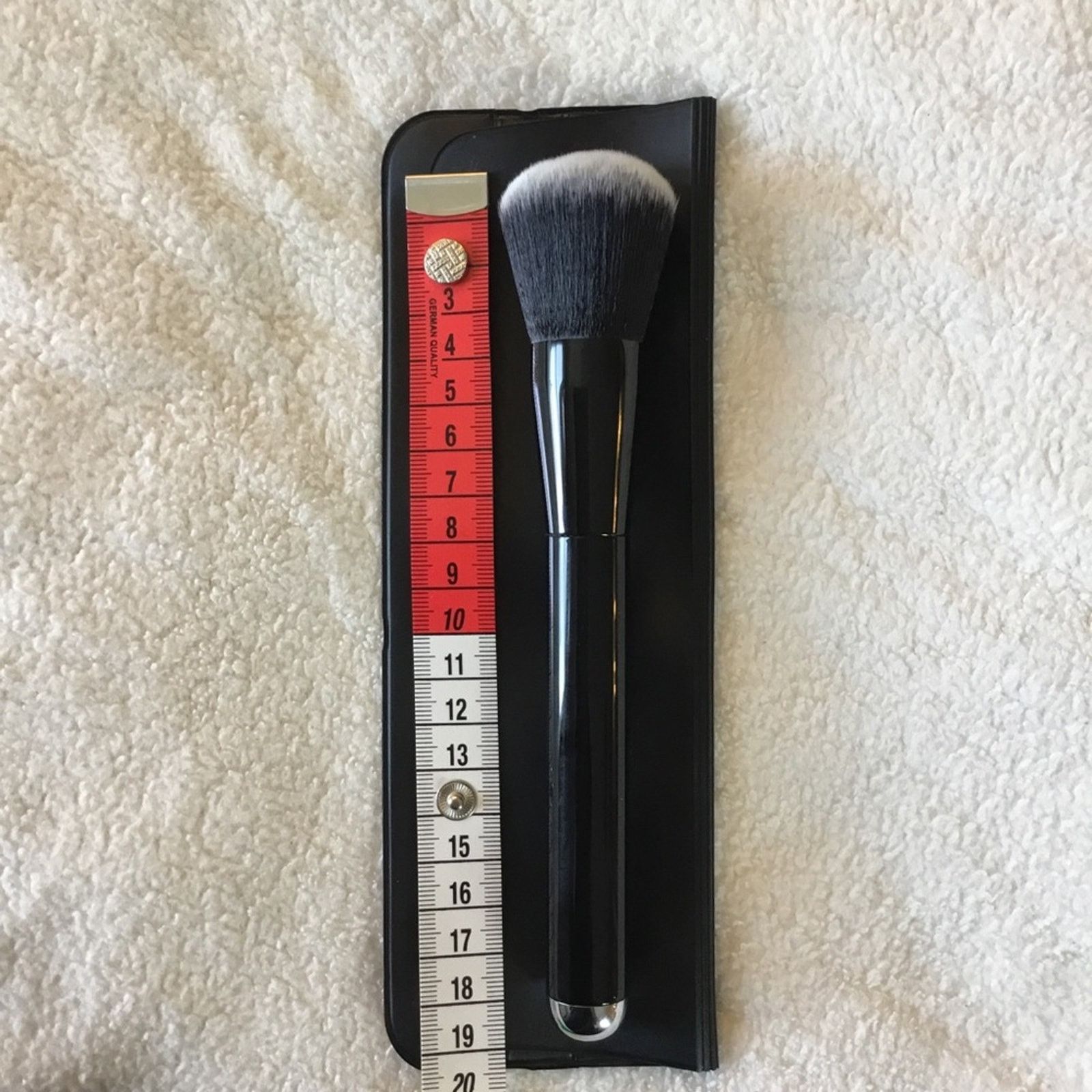 Marc Jacobs Marc Jacobs Black The Face I Liquid Foundation Brush. Size ONE SIZE - 12 Thumbnail