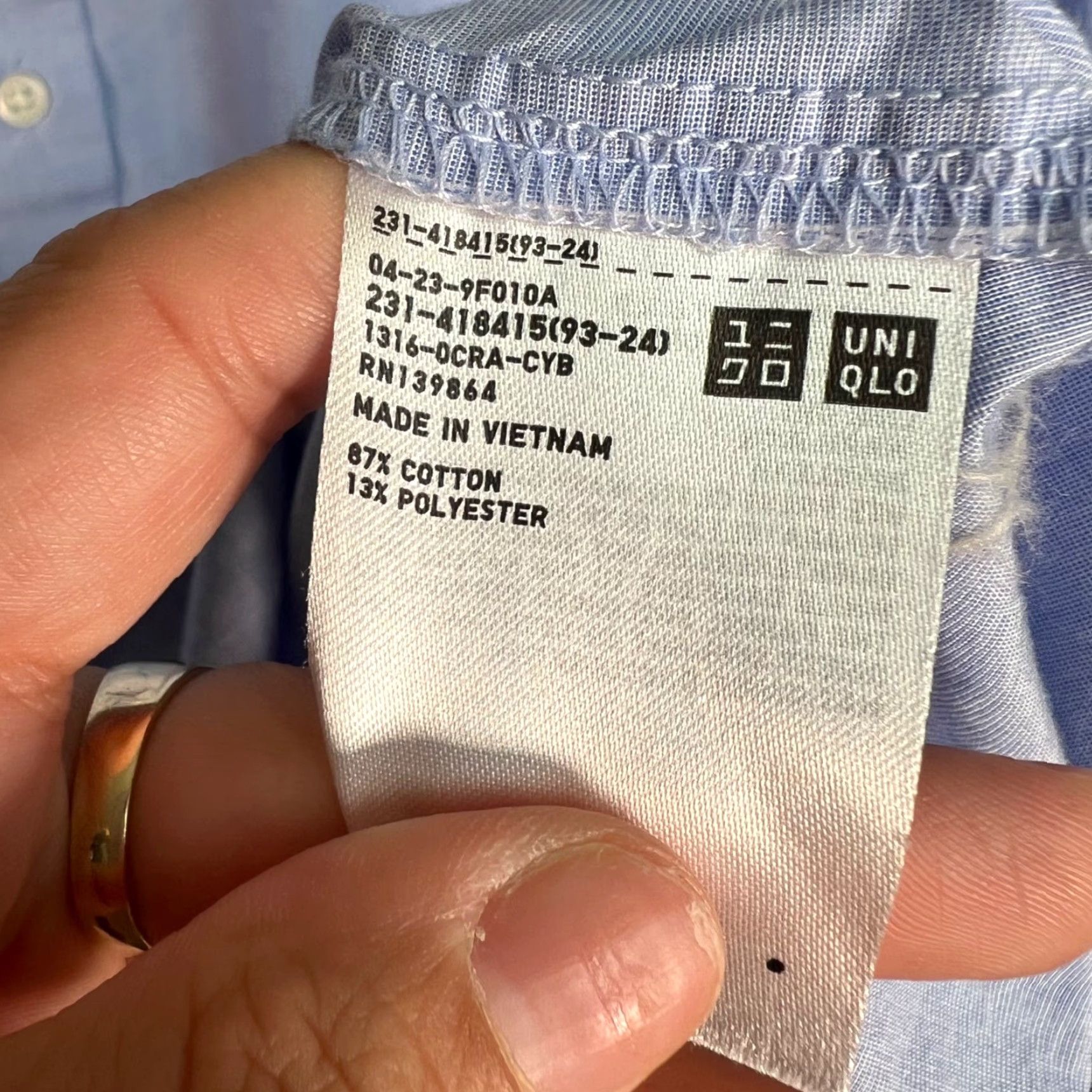 Uniqlo UNIQLO Shirt Mens Small Light Blue Button-Up Cotton Polyester Solid Casual Size S / US 4 / IT 40 - 4 Thumbnail