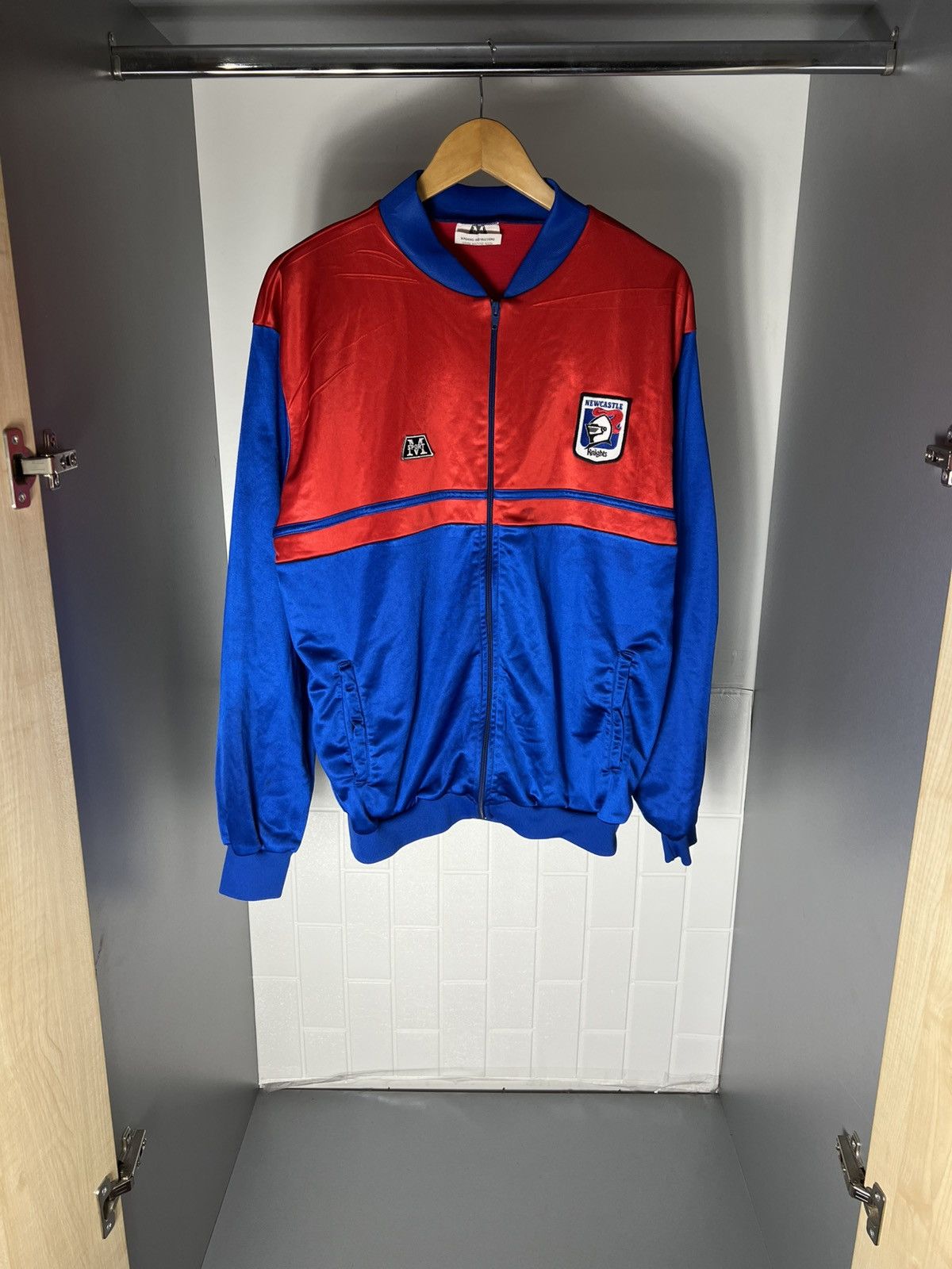 Canterbury of New Zealand VINTAGE NEW CASTLE KNIGHTS NRL AUSTRALIA RUGBY JERSEY 90s Size US M / EU 48-50 / 2 - 2 Thumbnail