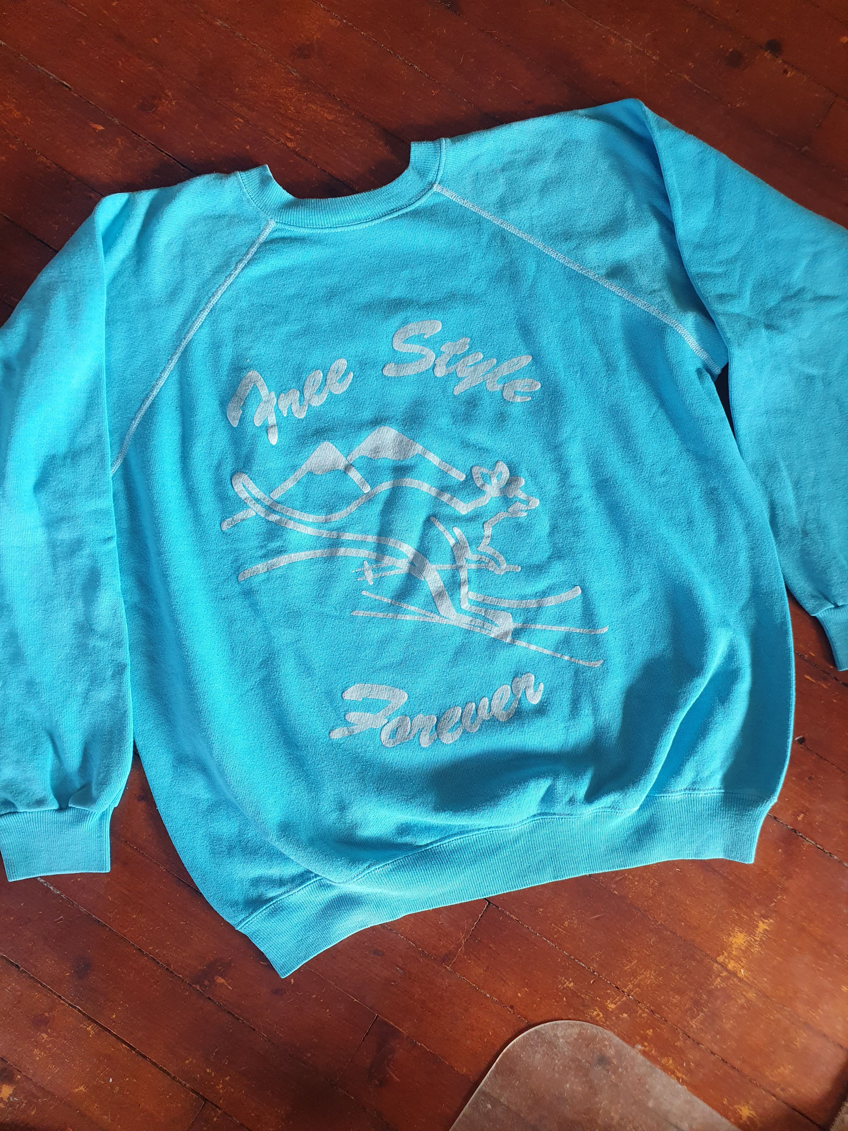 Hanes × Vintage Oregard Ski Team Val Thorens 1986 Vintage sweatshirt sz L? Size US L / EU 52-54 / 3 - 1 Thumbnail