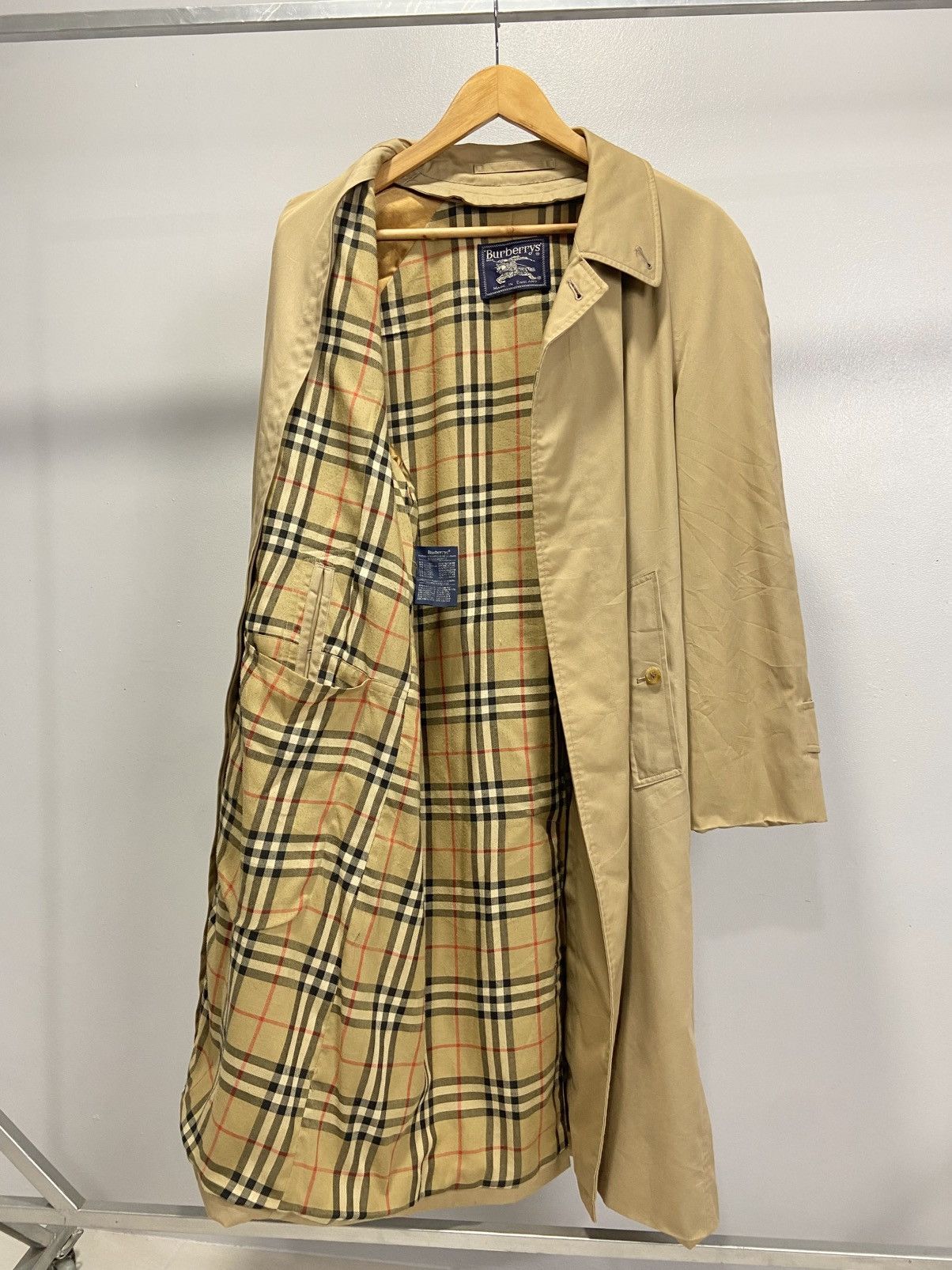 Burberry Vintage Burberrys nova check Trench coat made in England Size US M / EU 48-50 / 2 - 2 Thumbnail