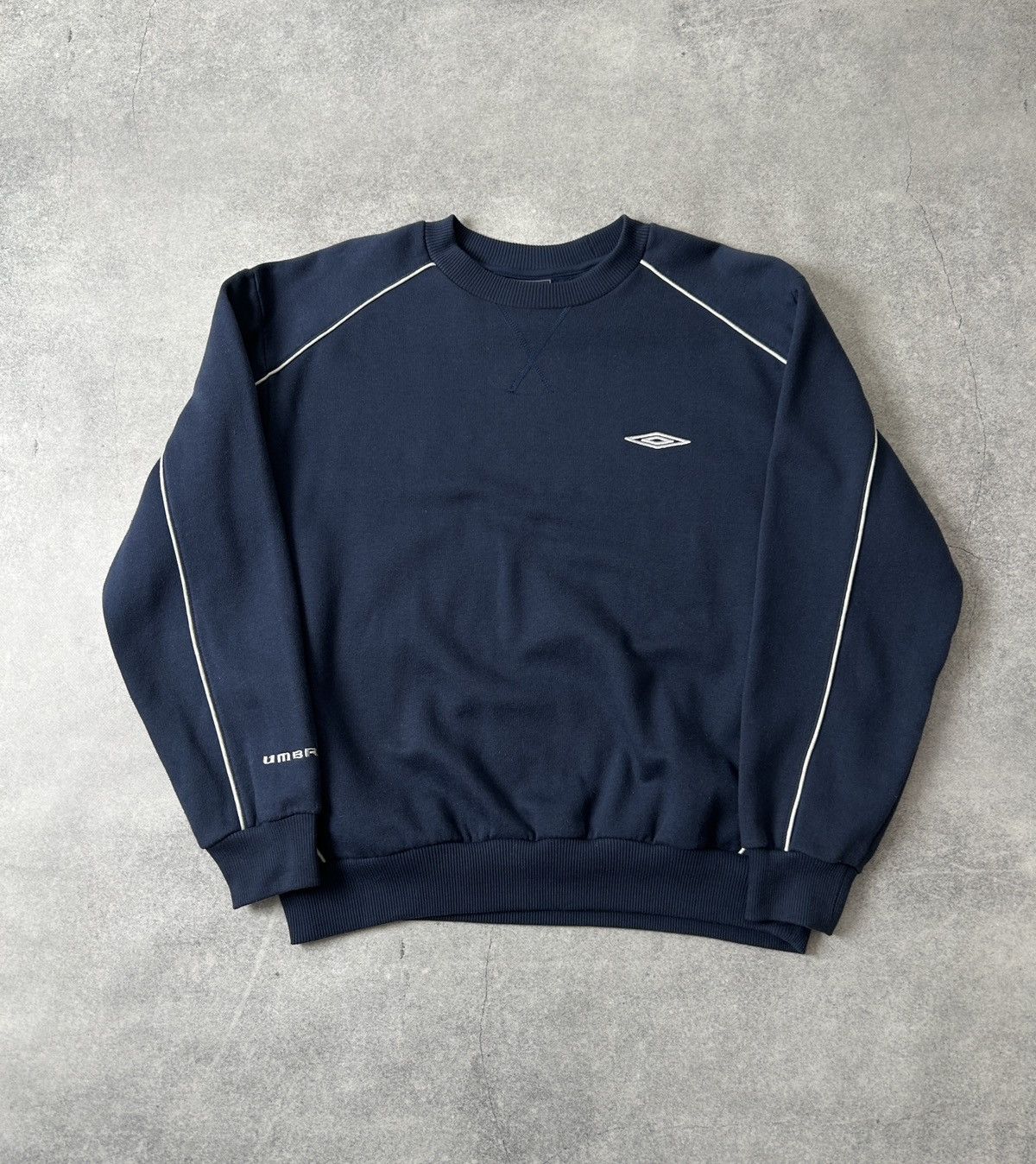 Umbro Vintage Umbro Sportswear blue sweatshirt mens 2000s y2ki Size US L / EU 52-54 / 3 - 2 Thumbnail