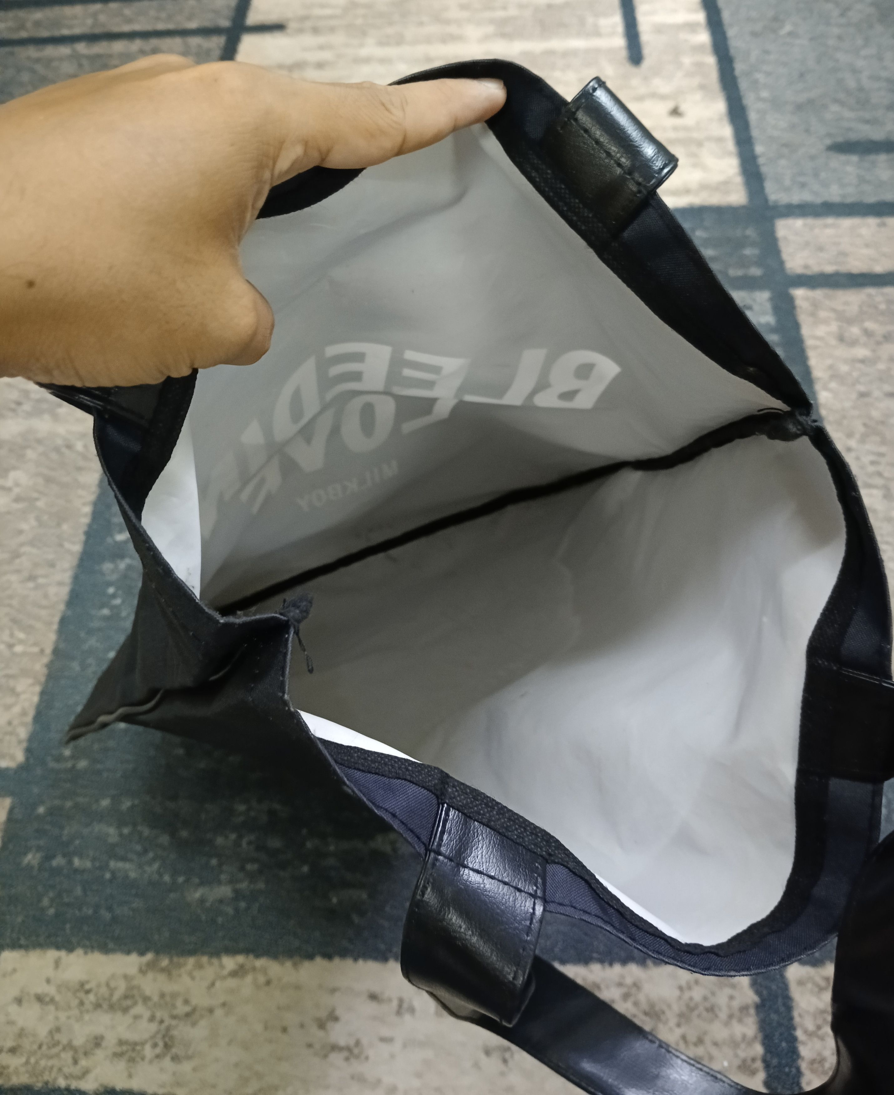 Japanese Brand MILK BOY FULLPRINT RABBIT GUN TOTE BAG Size ONE SIZE - 8 Thumbnail