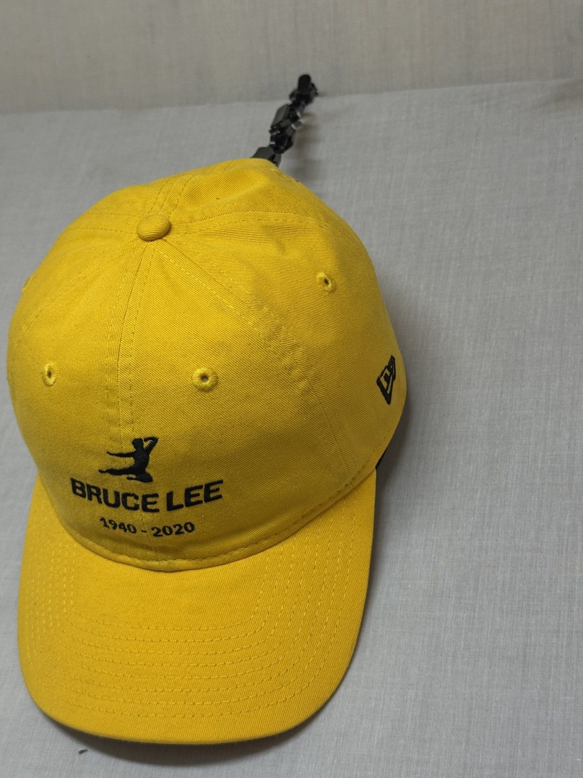 New Era yellow baseball cap featuring a Bruce Lee 1940s Size ONE SIZE - 5 Thumbnail
