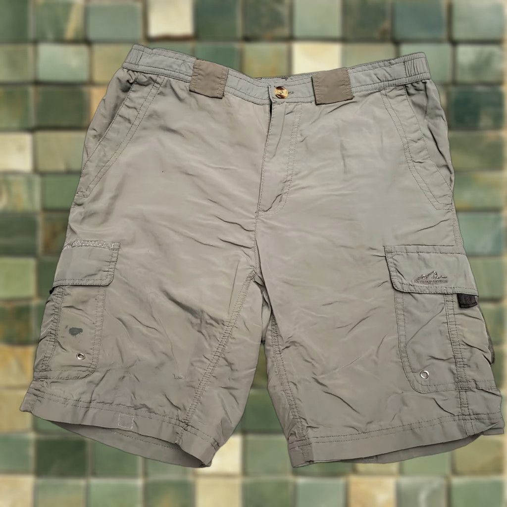 Vintage American Outback Shorts Mens S Green Cargo 100% Nylon Performance Blend Chino Pockets Zip Front Flat Front Casual Outdoor Mens Size US 29 - 1 Thumbnail