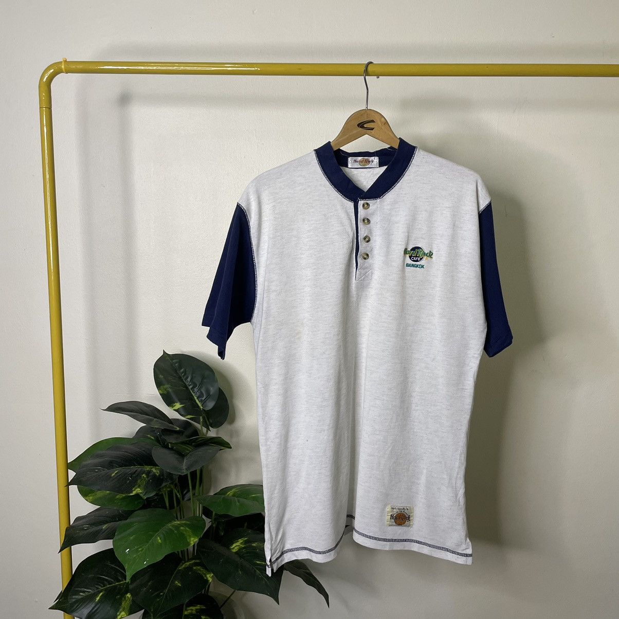 Hard Rock Cafe × Vintage Vintage 1990s HRC Bangkok Button T Shirt Rare Design Size US L / EU 52-54 / 3 - 1 Thumbnail