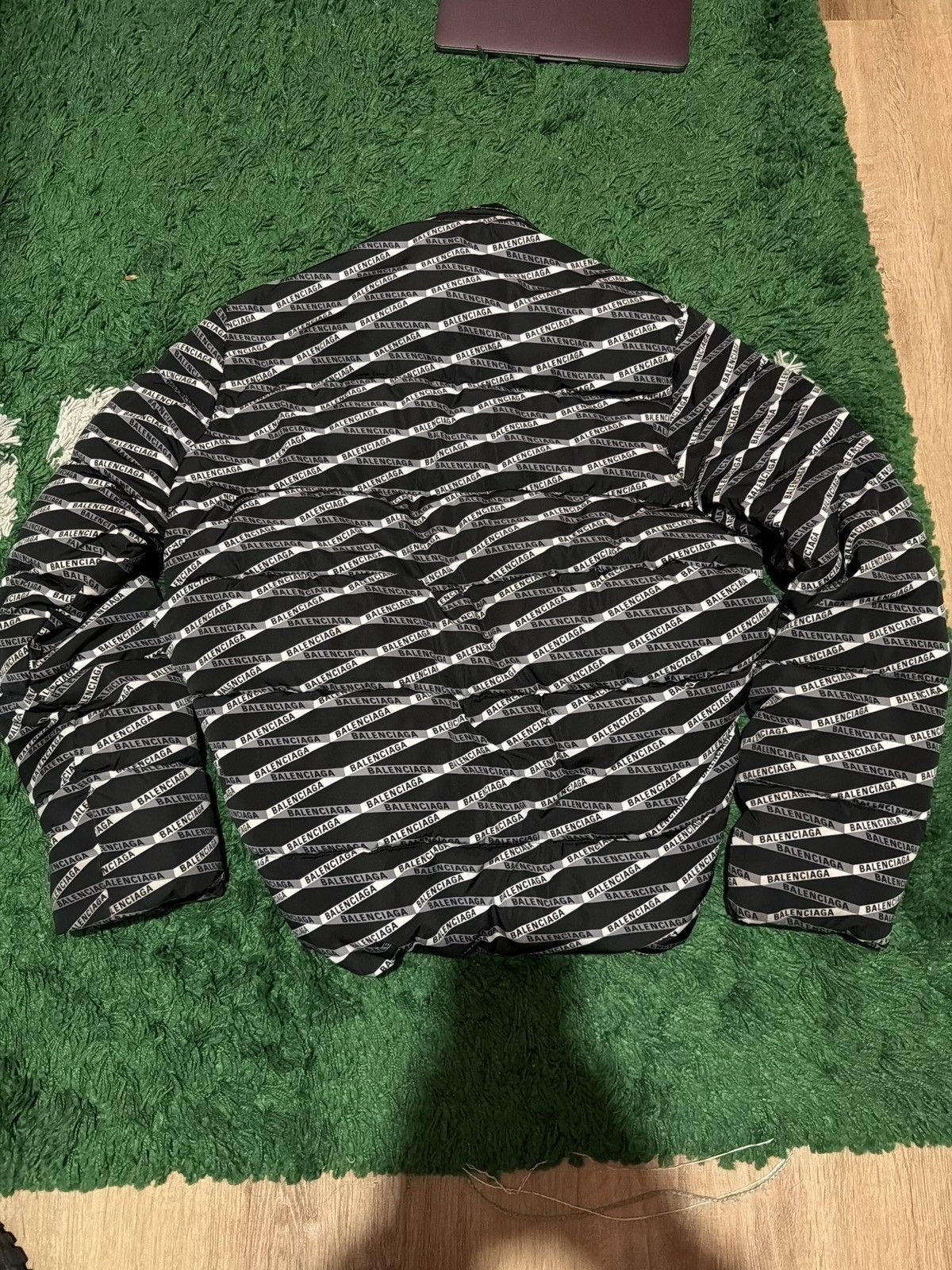 Balenciaga balenciaga C shape puffer jacket Size US S / EU 44-46 / 1 - 1 Thumbnail