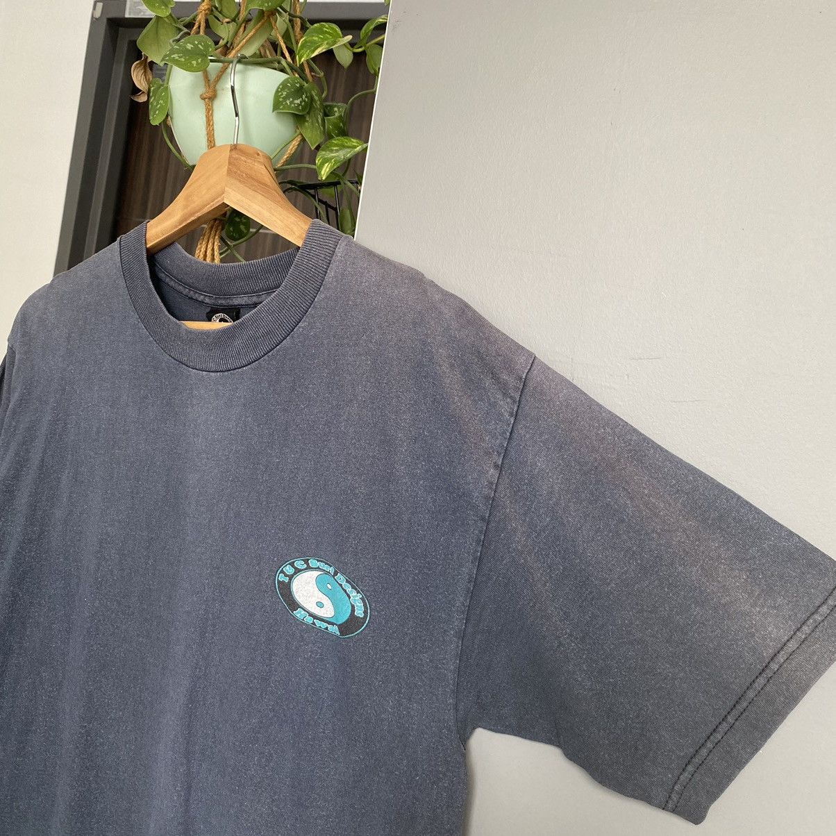 Vintage Thrashed Faded Vintage 90s T&C Surf Design ERD GRUNGE TEE Size US M / EU 48-50 / 2 - 3 Thumbnail