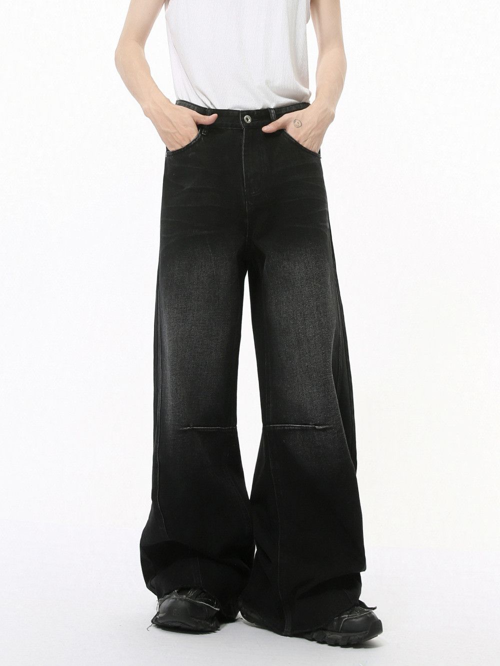 Vintage Men's Street Hip-Hop Loose Straight Jeans with Frayed Hems Size US 32 / EU 48 - 1 Thumbnail