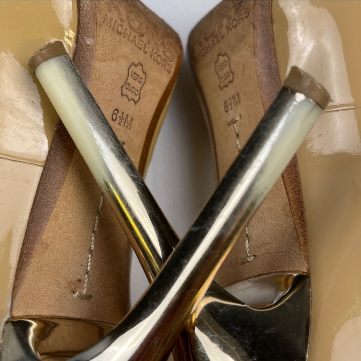 Michael Kors Michael Kors Women's Beige Leather Shoes/Heels Sz 6.5M SKU 4 Size US 6.5 / IT 36.5 - 8 Thumbnail
