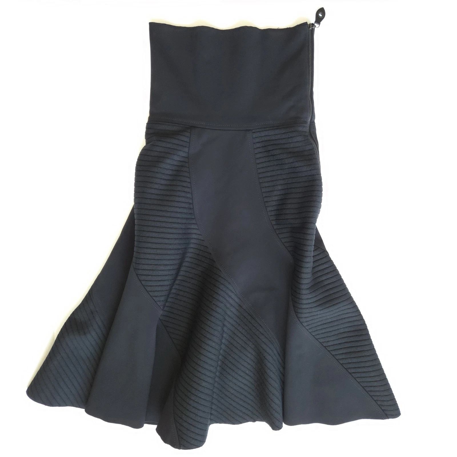 Louis Vuitton Louis Vuitton Black Ribbed Knit Spiral Paneled Skirt, EU 36 Size 25" / US 0 / IT 36 - 1 Thumbnail