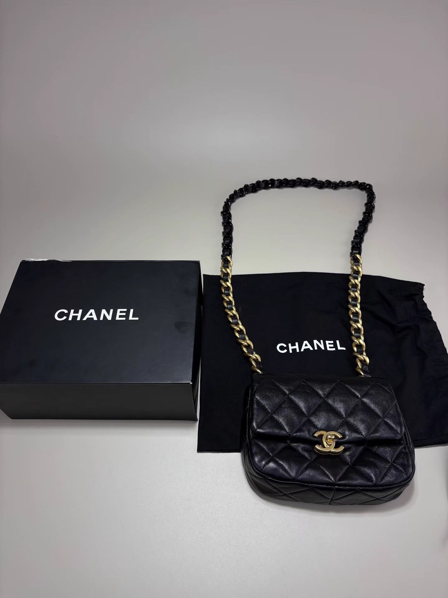 Chanel CHANEL 22S Lambskin Square Mini Crossbody K1 Size ONE SIZE - 1 Thumbnail