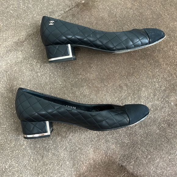 Chanel CHANEL Quilted Diamond Leather Interlocking CC Sliver Metal Size US 5.5 / IT 35.5 - 4 Thumbnail