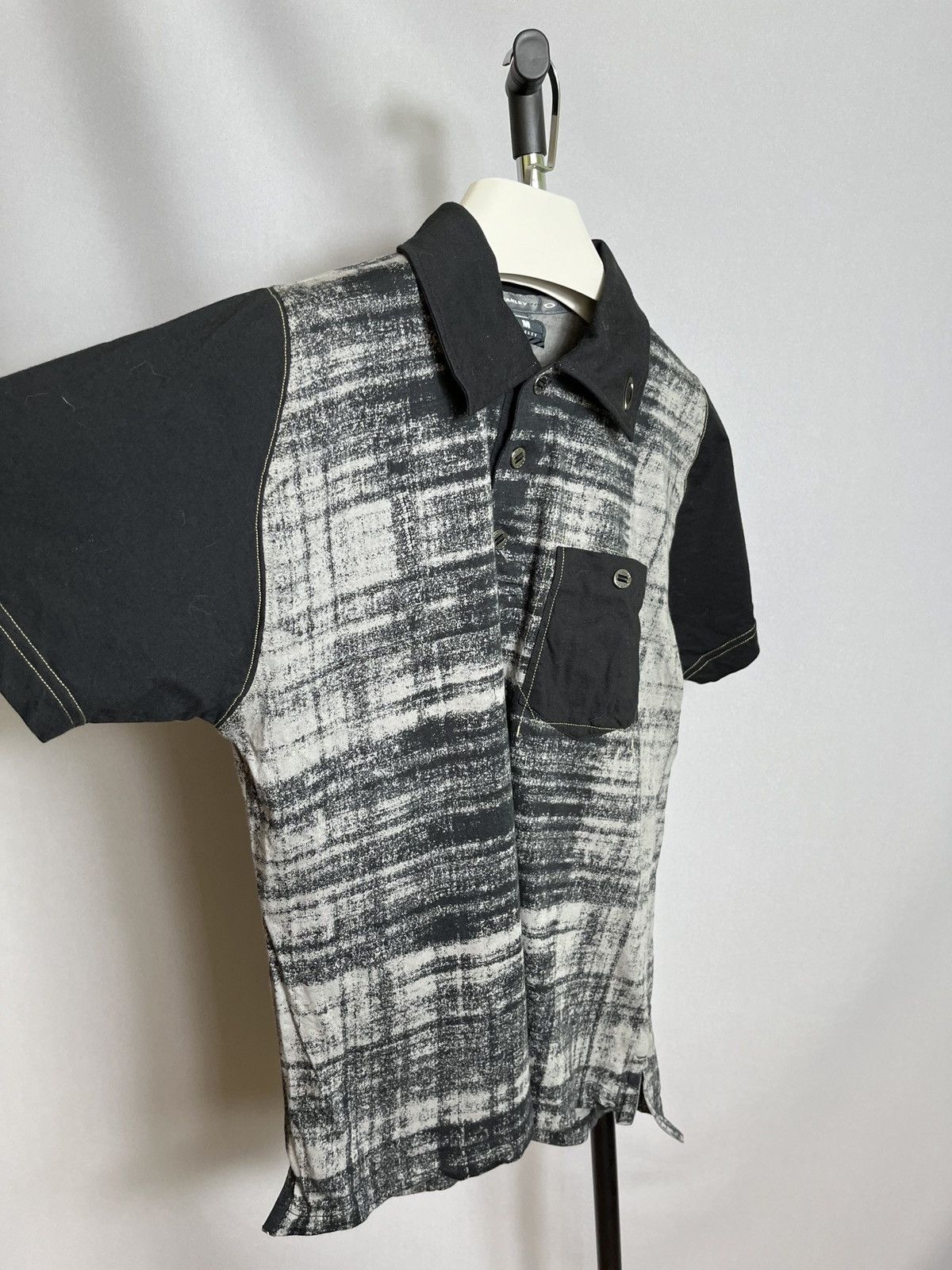 Oakley × Vintage Vintage Oakley polo shirt black mens cotton grey y2k Size US M / EU 48-50 / 2 - 8 Thumbnail