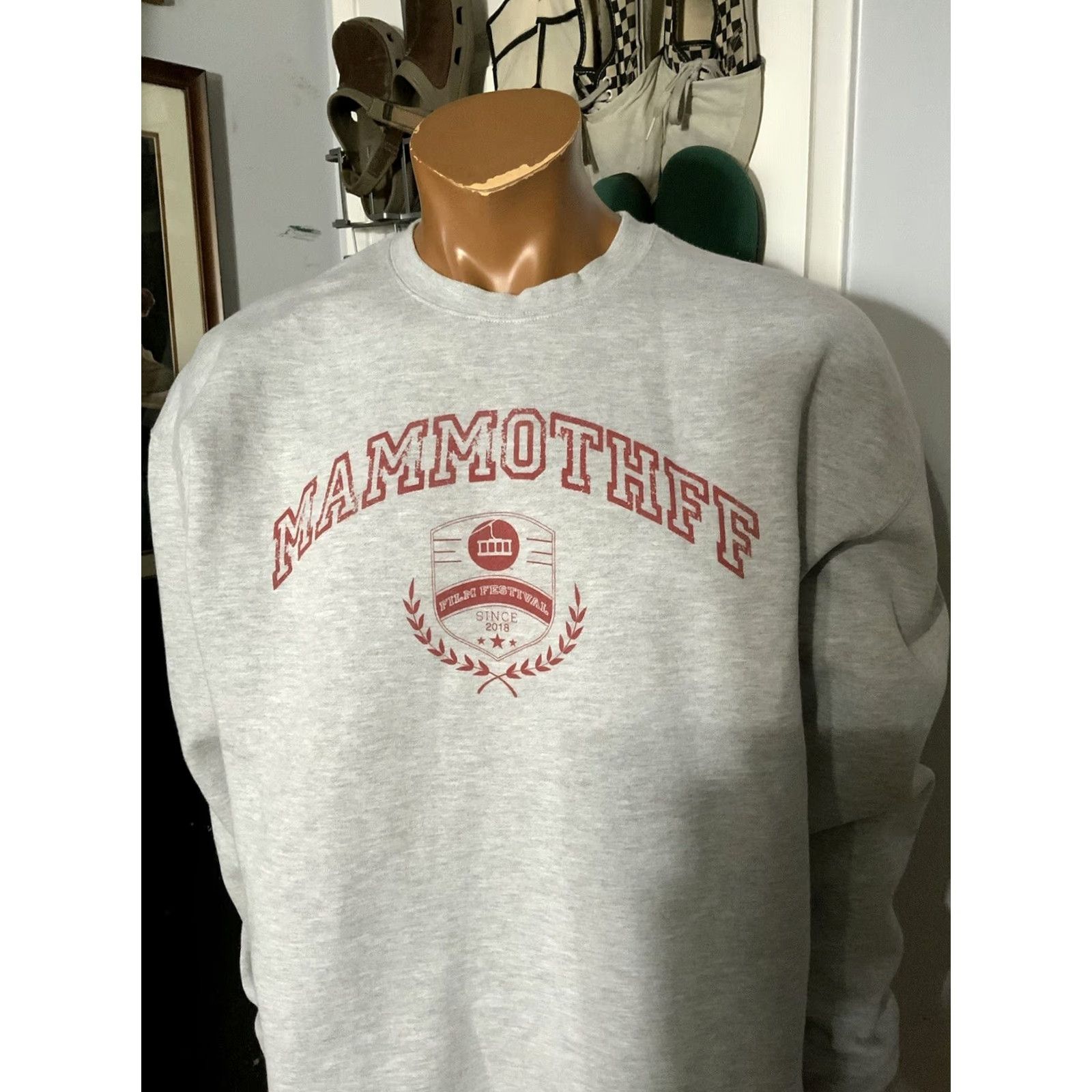 Vintage Mammoth Lakes MammothFF Film Festival Heather Gray Fleece Crewneck Sweatshirt XL Mens Gray Pullover Crewneck Sweatshirt XL Size US XL / EU 56 / 4 - 8 Thumbnail