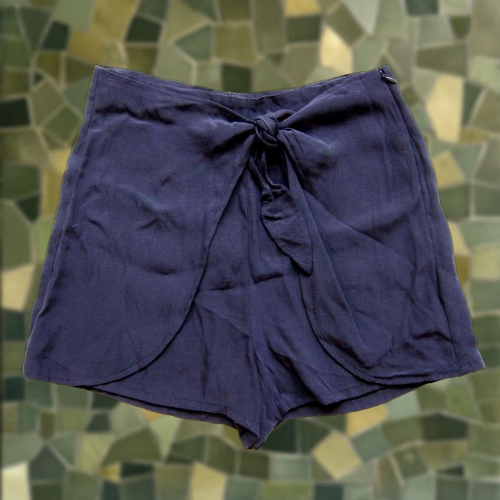 Vintage NWT Cupcakes And Cashmere Rayon Navy Blue High Rise Wrap Shorts Women Size 4 Size 27" / US 4 / IT 40 - 1 Thumbnail