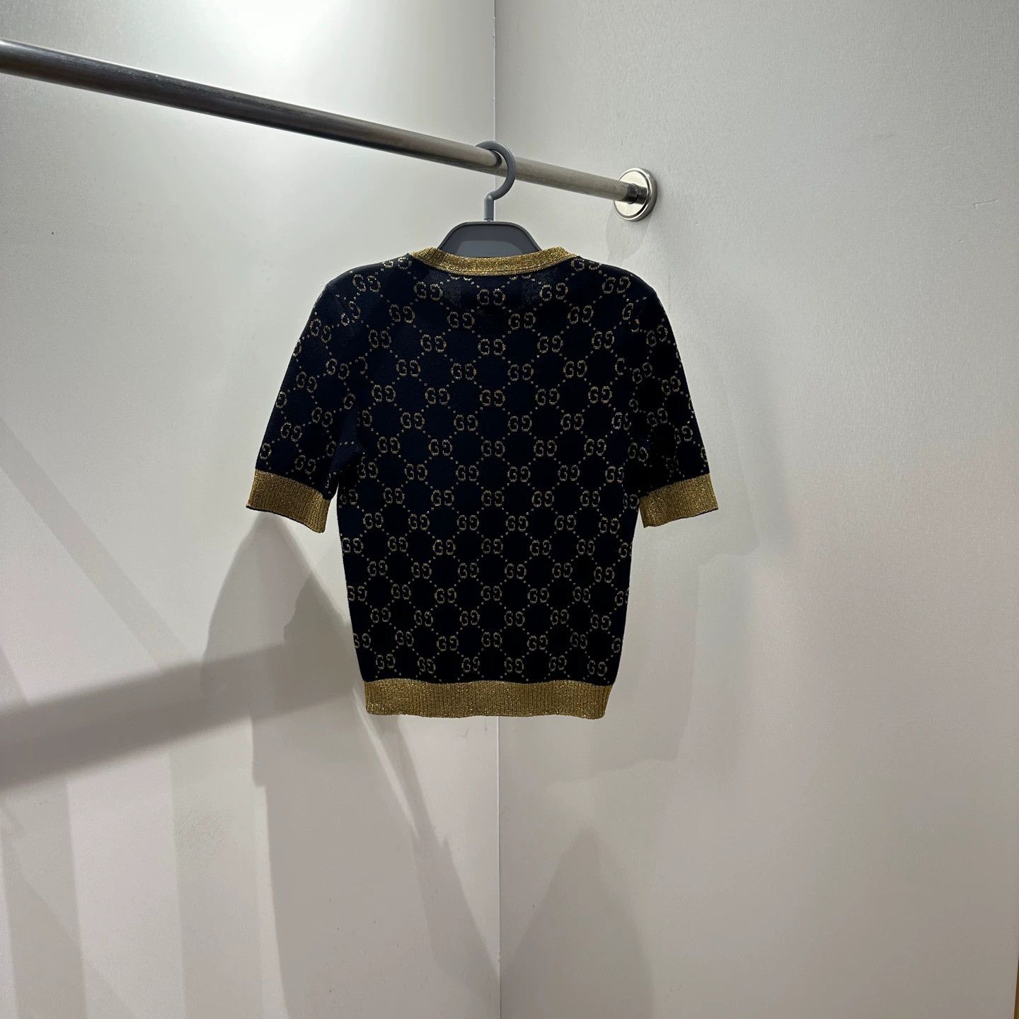 Gucci Gucci May257 Gold Thread Logo Short Sleeve Knit XS Size XS / US 0-2 / IT 36-38 - 2 Thumbnail