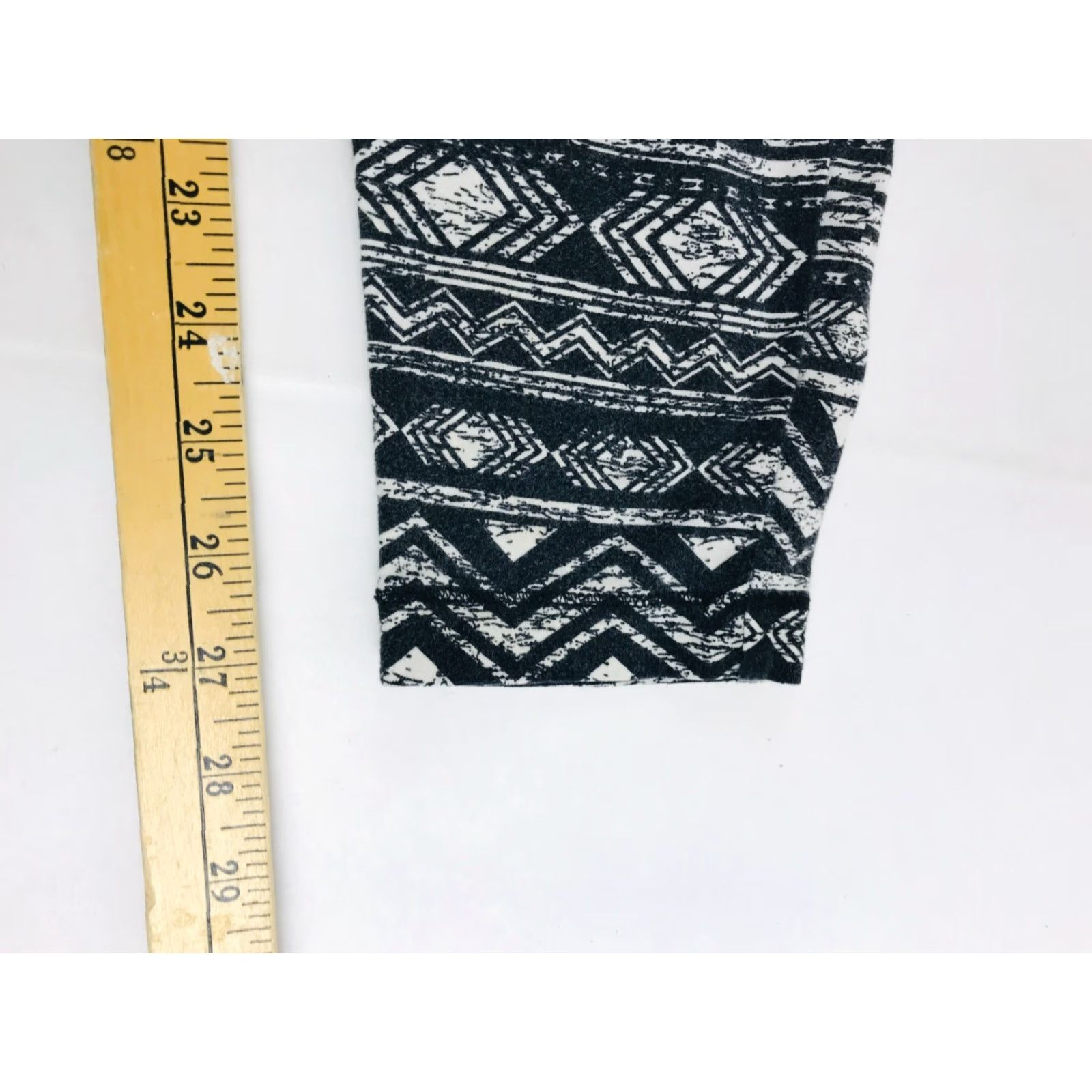 Vintage Maurices Yoga Pants Women's Size Large Black Cream Aztec Stripe Pull On Stretch Size 30" / US 8 / IT 44 - 6 Thumbnail