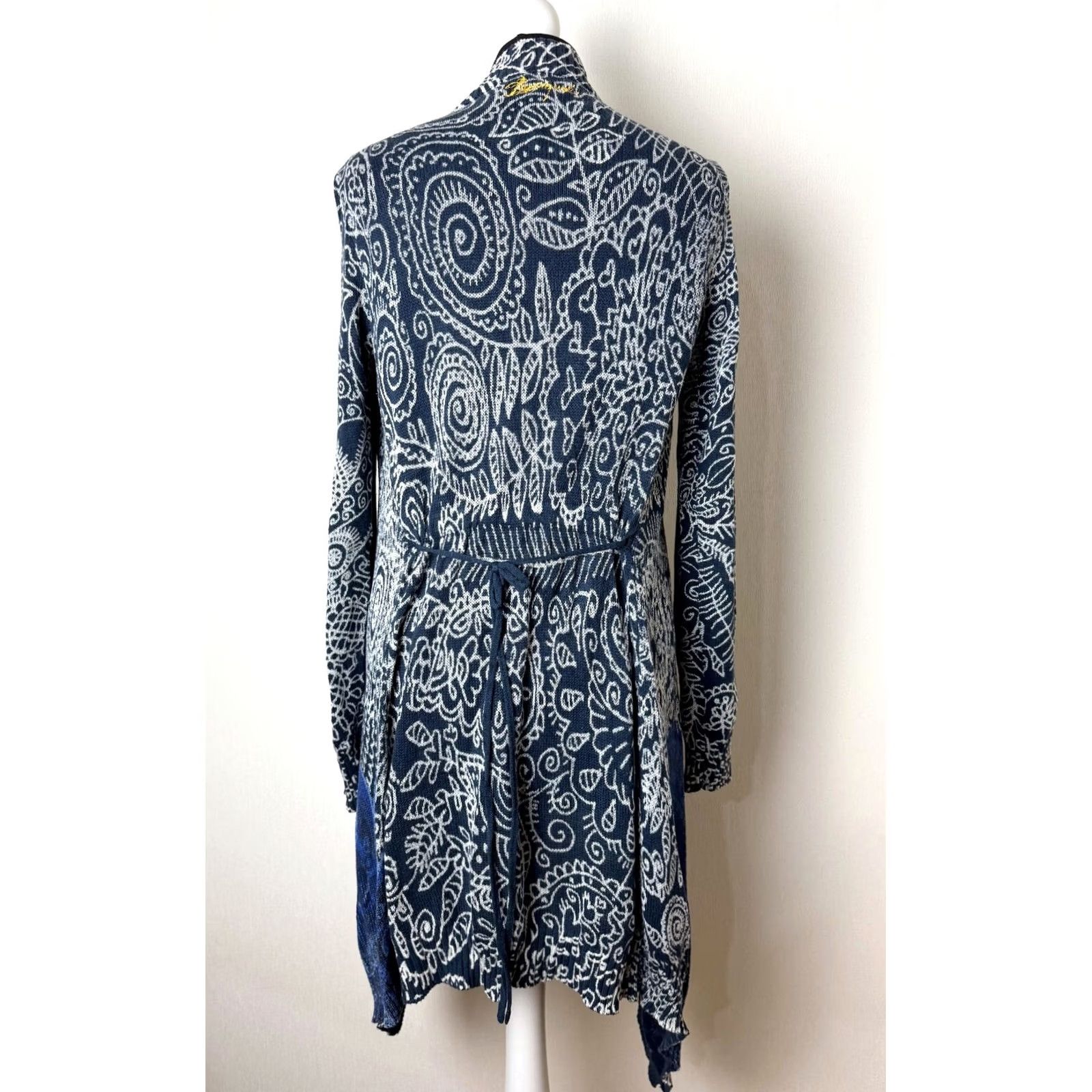 Desigual Desigual Cardigan Womens L Blue Jacket Shawl Wrap 57J21T5 Color Blue 100% genuine item Desigual Cardigan Women L Blue 90s? Size L / US 10 / IT 46 - 7 Thumbnail