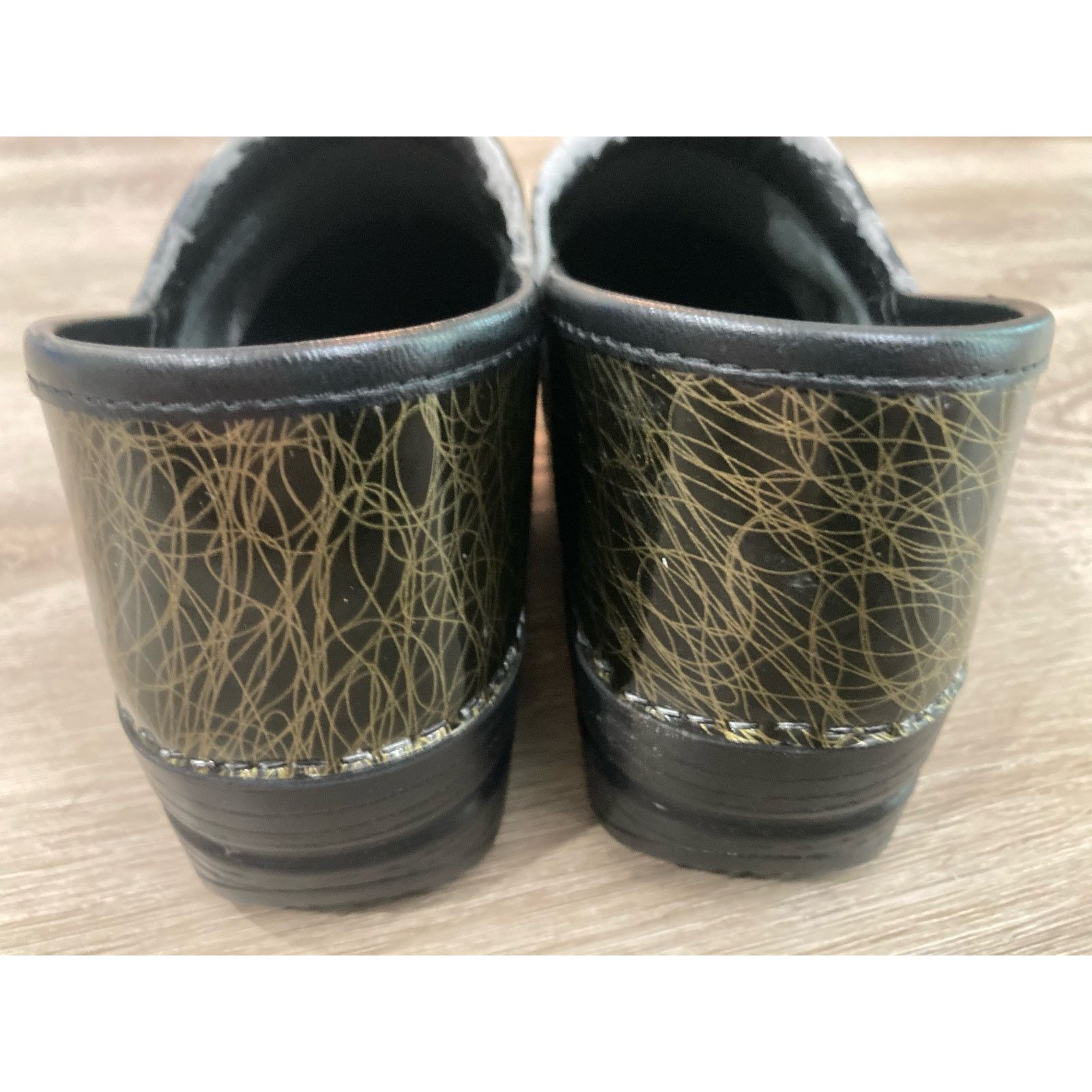 Dansko Dansko Professional Women's Black Gold Swirl Clogs 7.5 Size US 7.5 / IT 37.5 - 10 Thumbnail