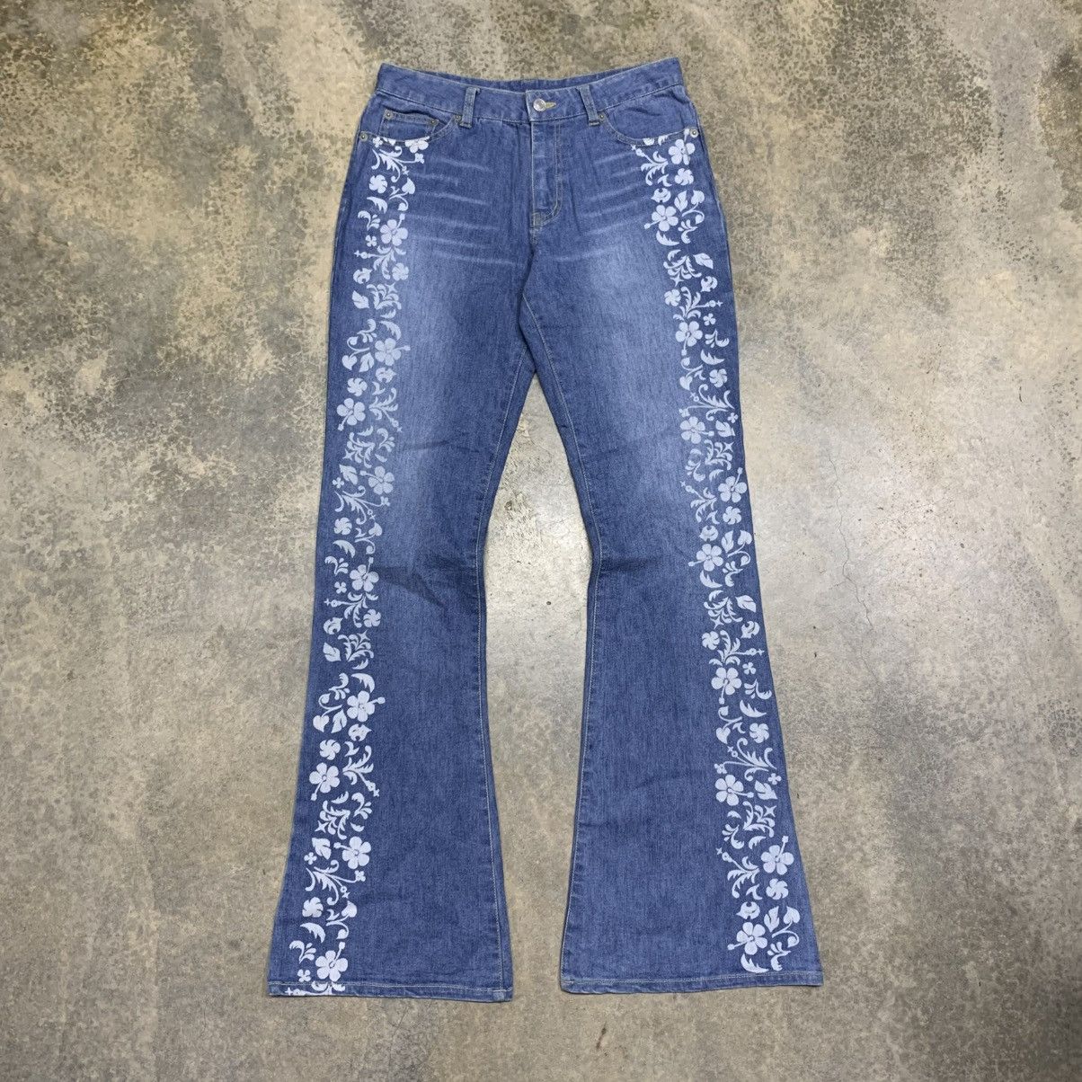 Japanese Brand Vintage Floral Flare Jeans Y2K Japanese Aesthetic Denim Size 26" / US 2 / IT 38 - 1 Thumbnail