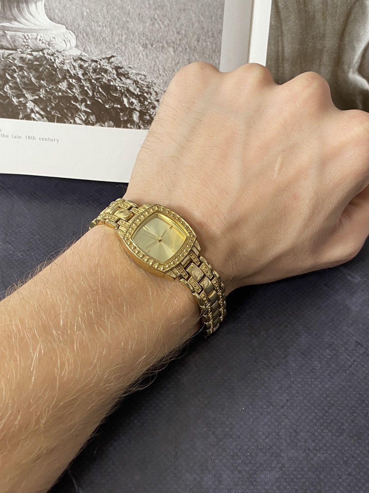 Japanese Brand Vintage Avon Watch Rhinestone Gold Tone Size ONE SIZE - 1 Thumbnail