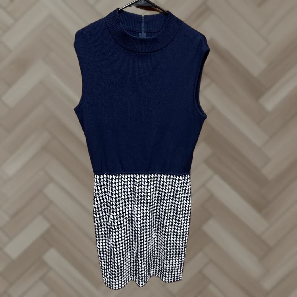 St. John Collection Dress Knit Santana With Zipper, Blue, Size 14,  Sleeveless, Round Neck, Knee Length,