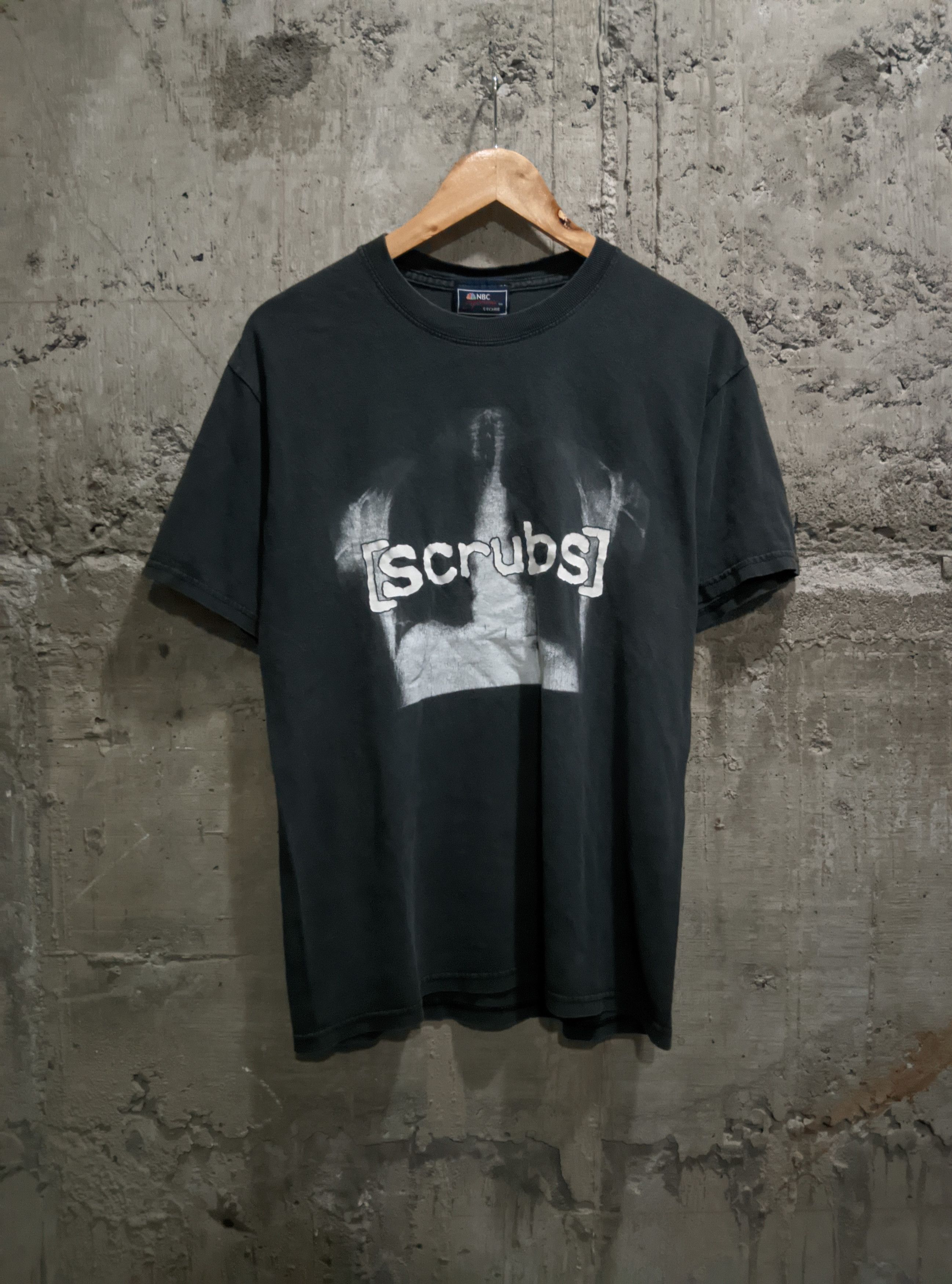 Vintage Vintage 2001 scrubs tv show distressed sun faded grunge Size US M / EU 48-50 / 2 - 1 Thumbnail