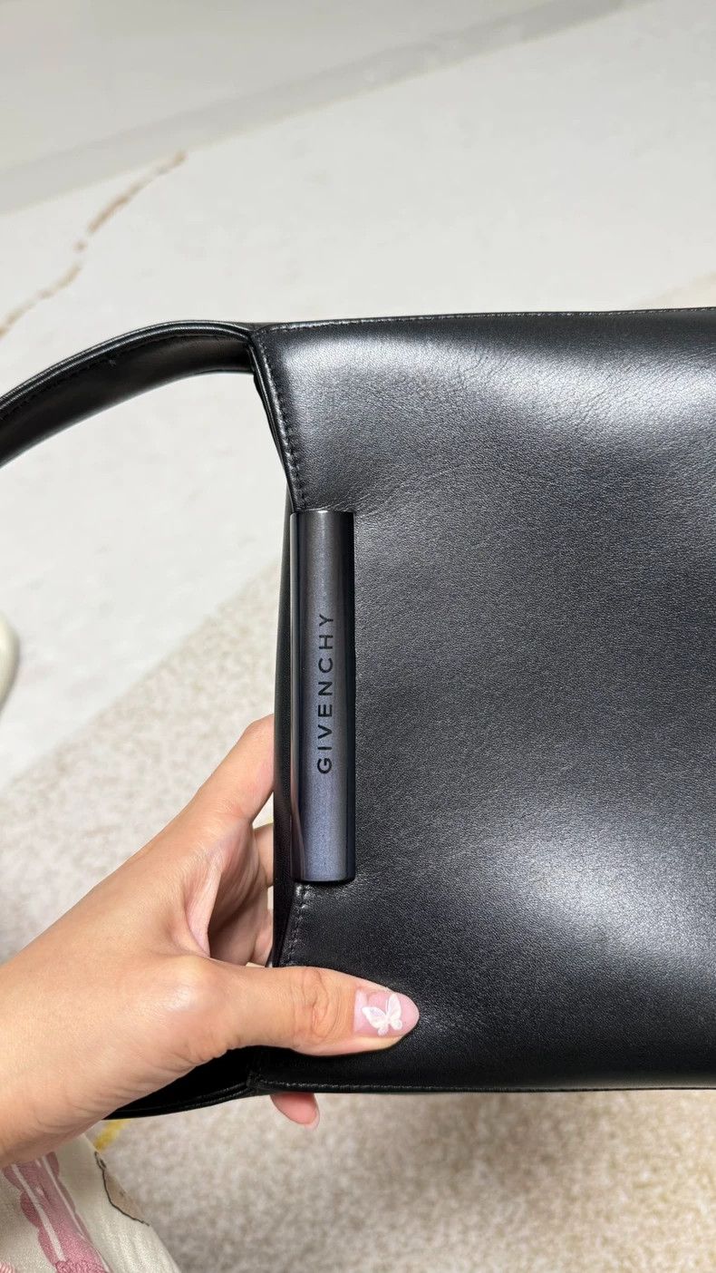 Givenchy Givenchy Small square handbag, can be carried by hand or o Size ONE SIZE - 4 Thumbnail