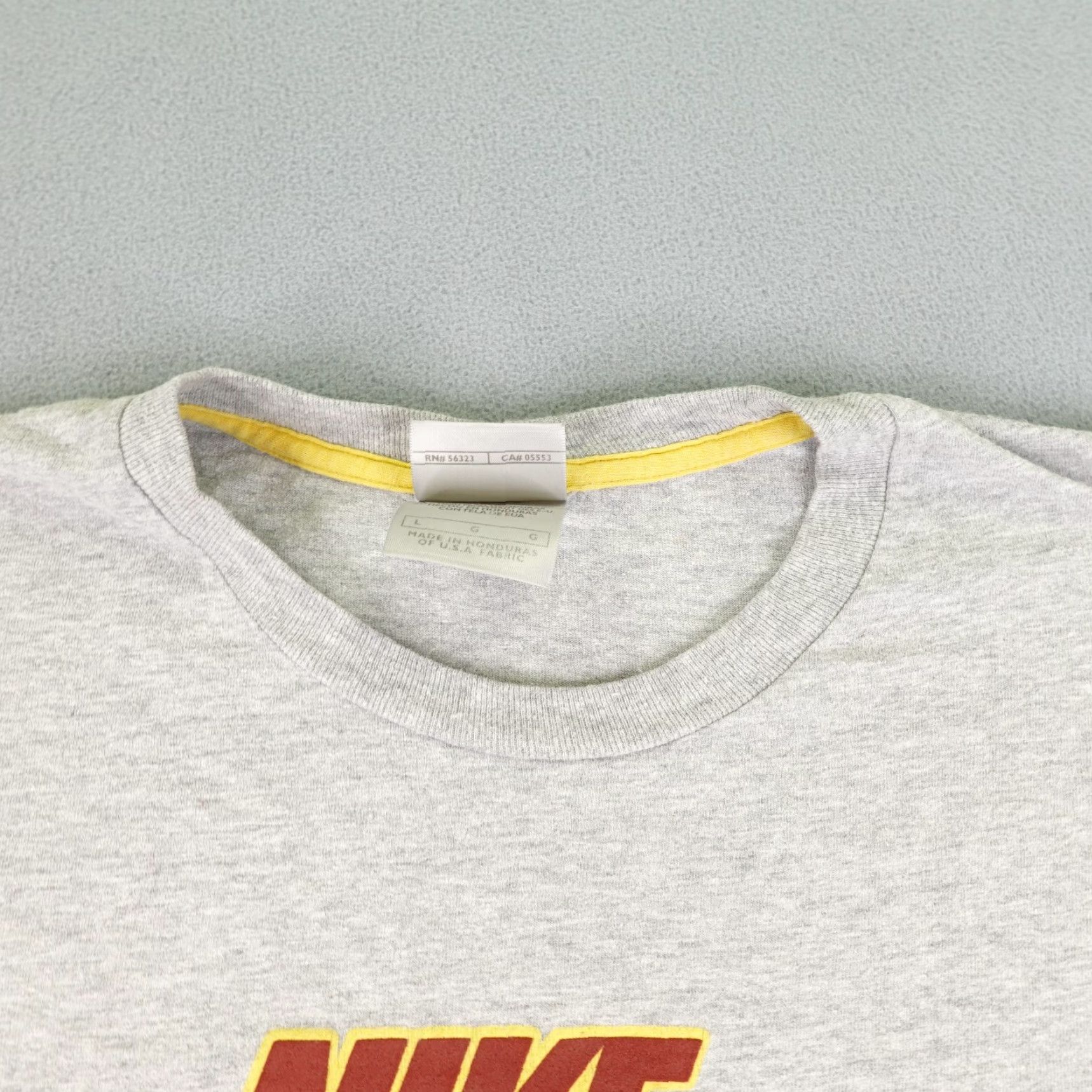 Nike Vintage Nike Shirt Mens Large Gray Red Spell Out Swoosh Crewneck Athletic Y2K Size US L / EU 52-54 / 3 - 3 Thumbnail
