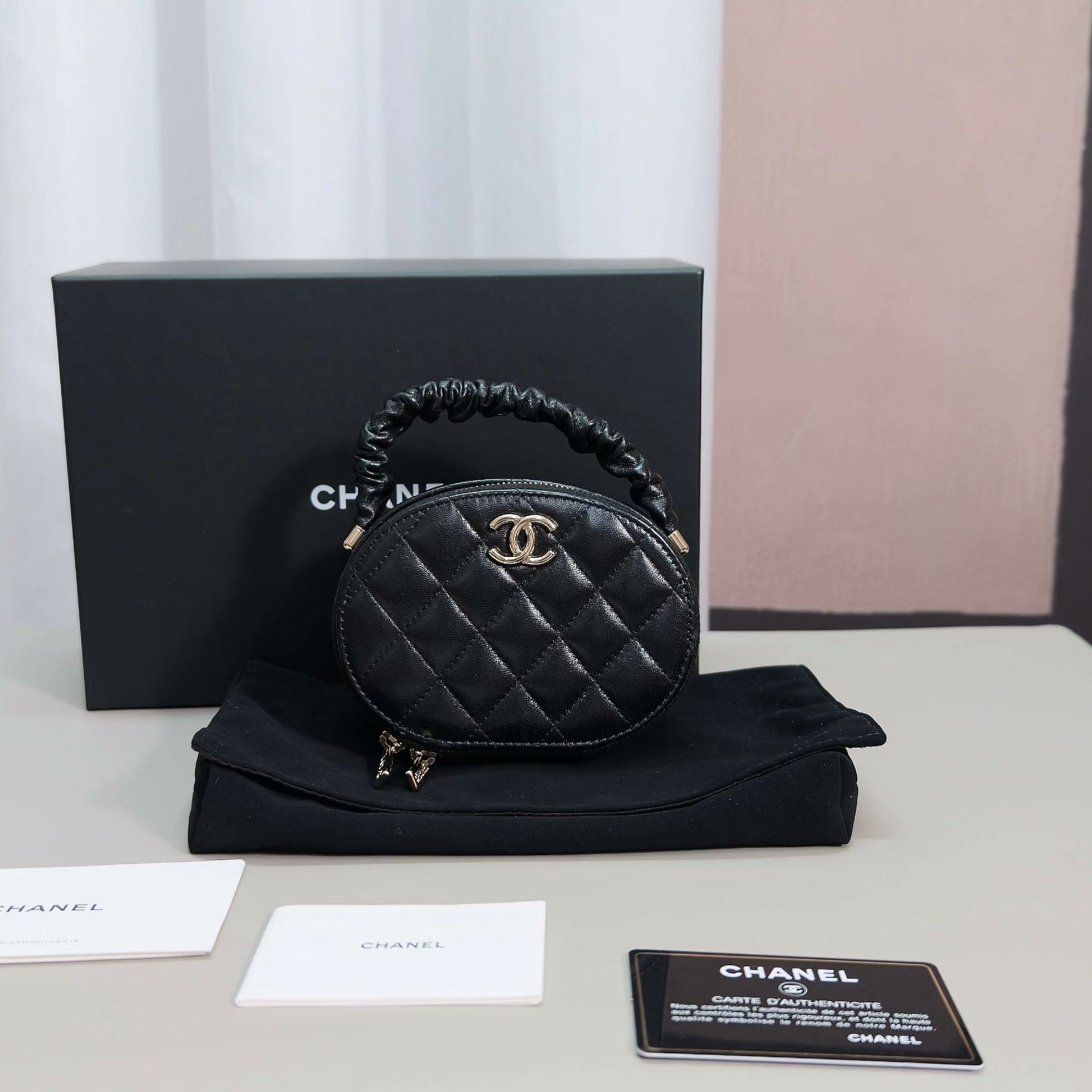 Chanel Pre-loved Bag Very good condition Size ONE SIZE - 1 Thumbnail
