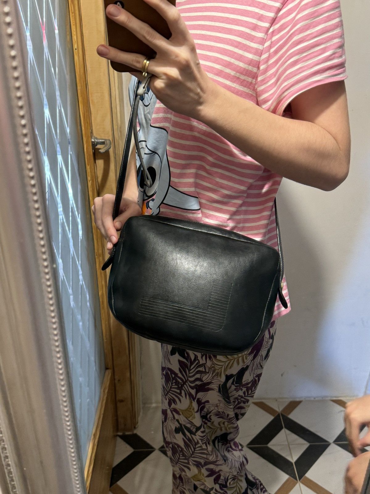 Lancel Rare Vintage Lancel Paris Leather Crossbody Camera Bag Size ONE SIZE - 9 Thumbnail