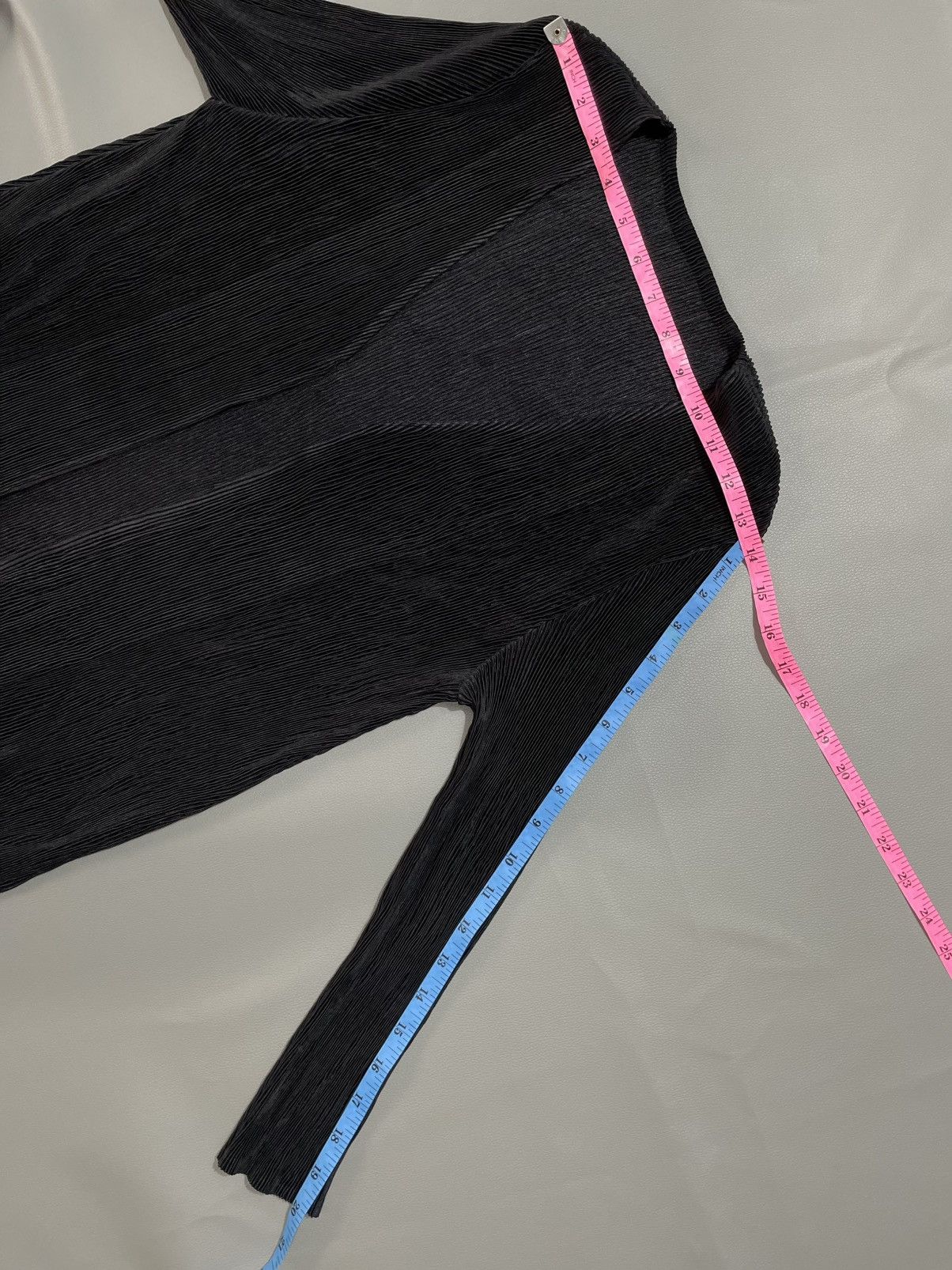 UNDEFINED BLACK CLOAK PLEATS CAPES ISSEY STYLE